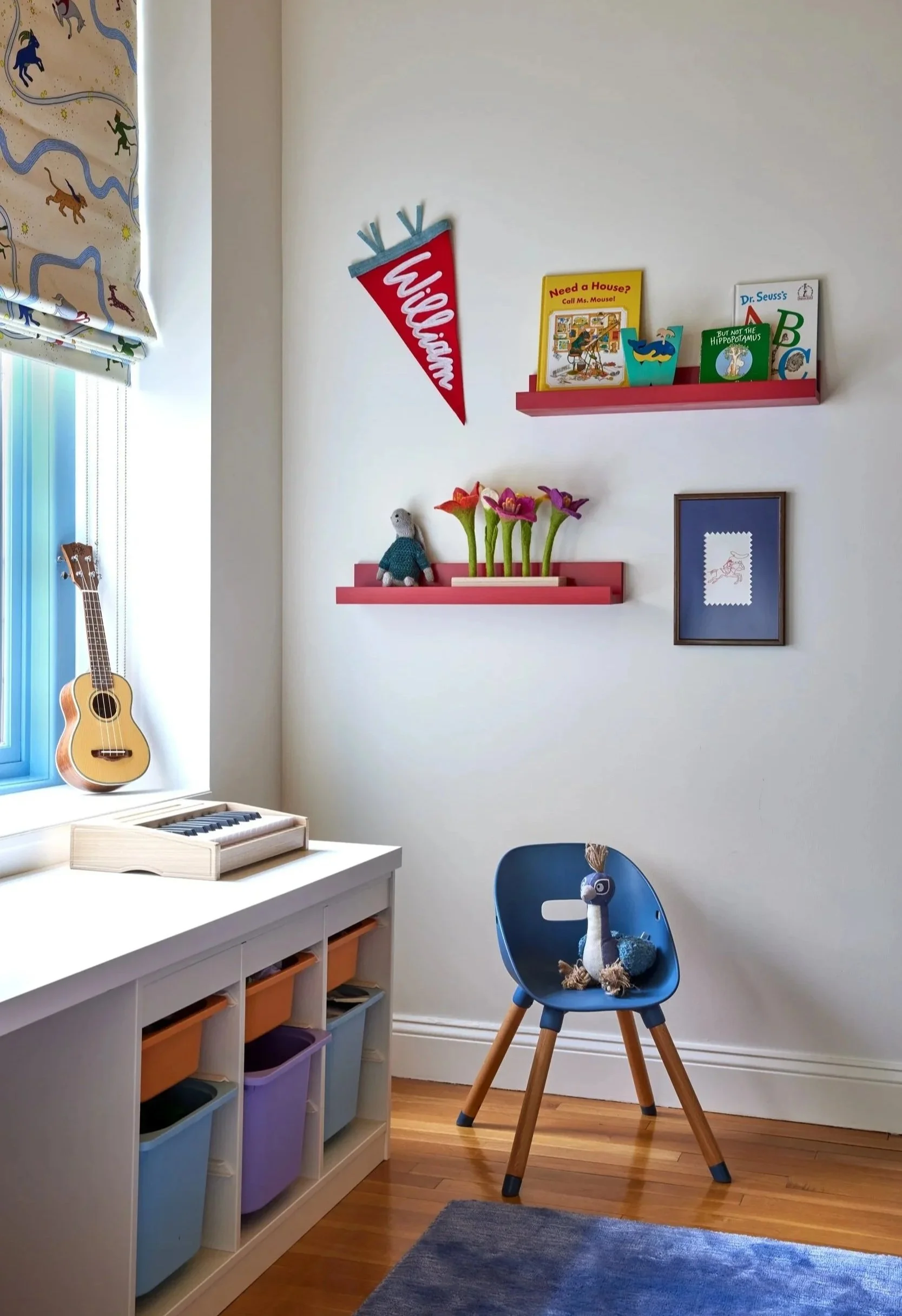 ARowley_IsabellaCarlucciArch_30West13thSt_0410_KidsRoom_RightSide_Bird_AltBooks_Mid_retAR.jpg