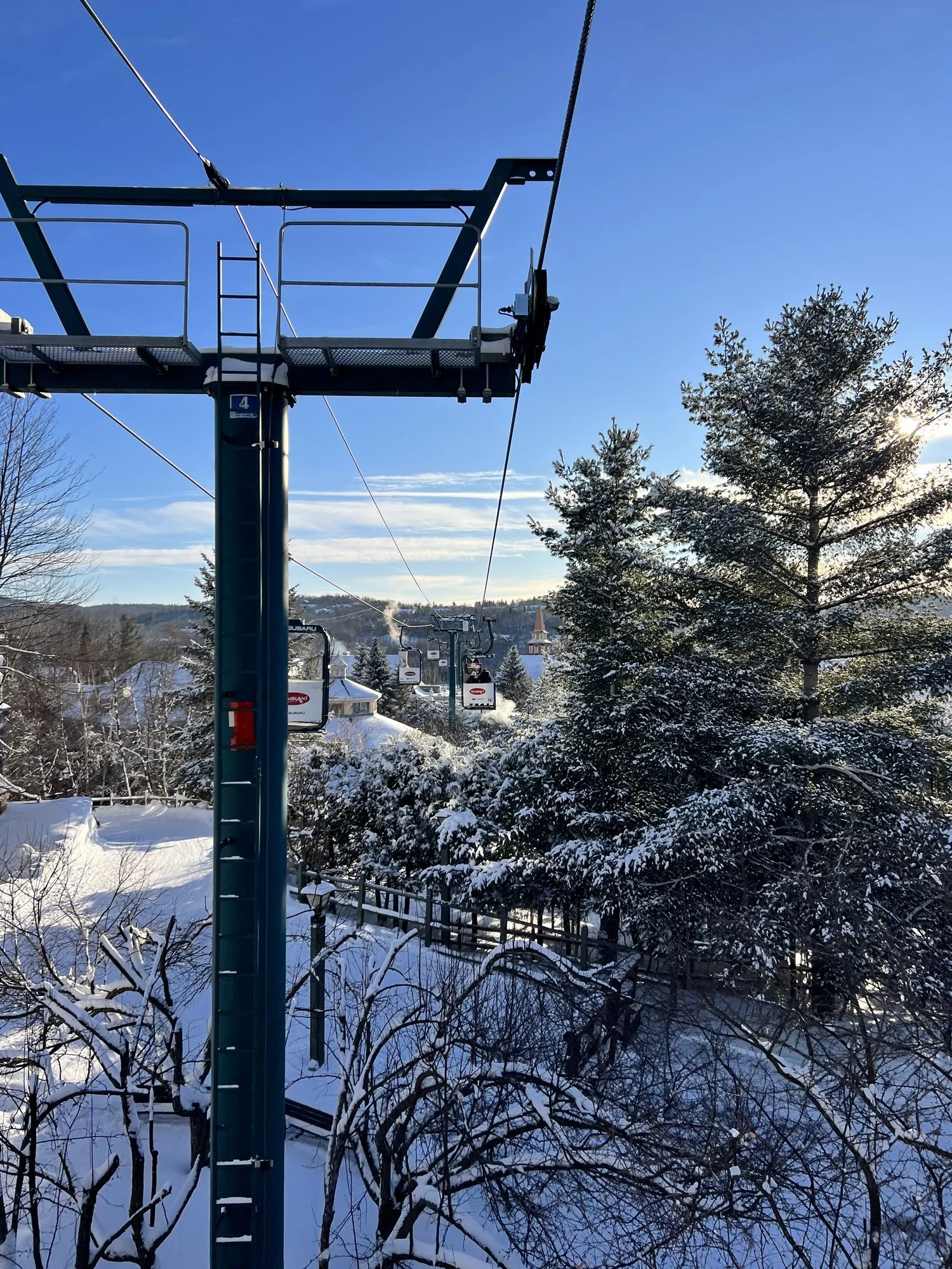 mont-tremblant-cabriolet-gondola-village.jpg