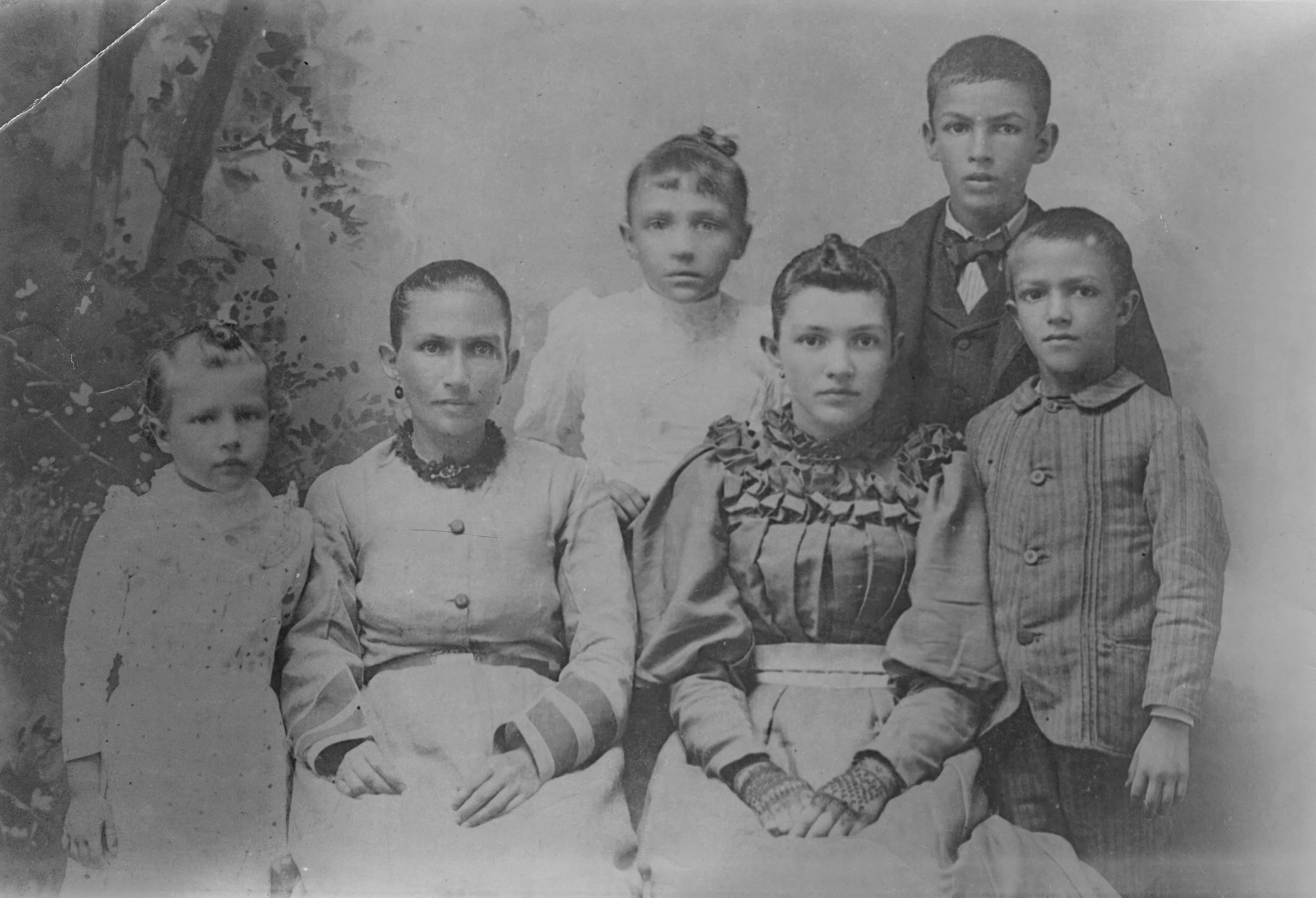 Gerald's Paternal Grandfather T.O. Billes_ Family. Back Row-Josephine, T.O. -Front Row-Mary, Great-Grandma Emily Fredieu Billes (Tete), Angelique, Joseph _Mann_