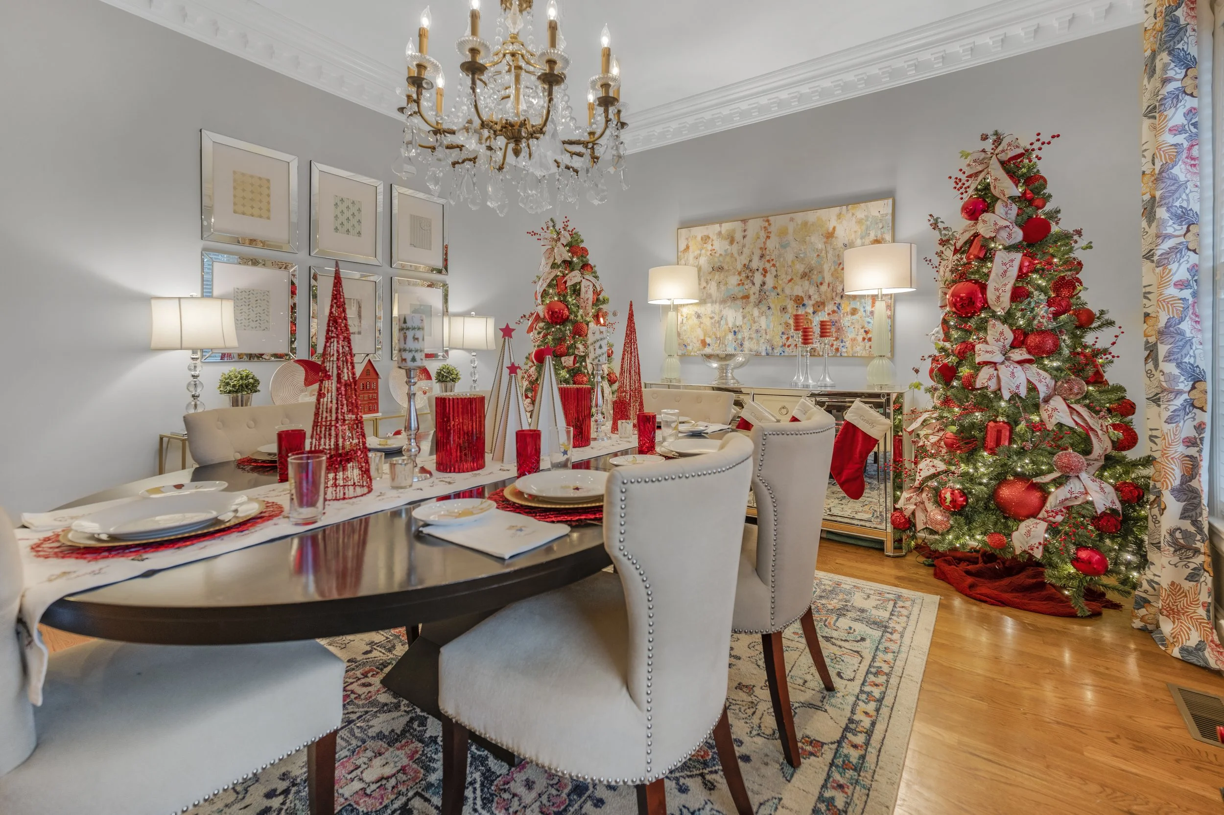 Home Feature: Christmas Magic in Every Corner
