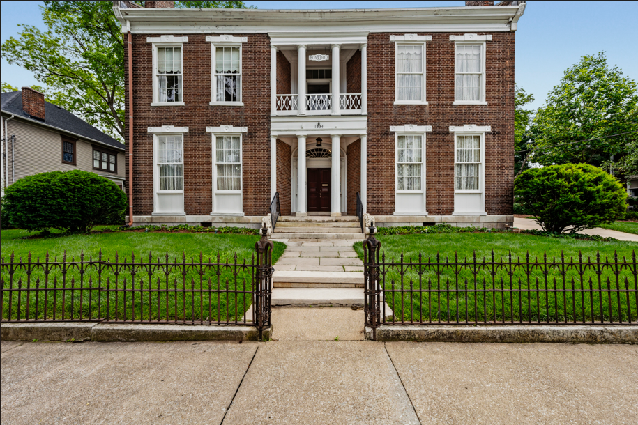 Home Feature: The Legacy of Boxwood