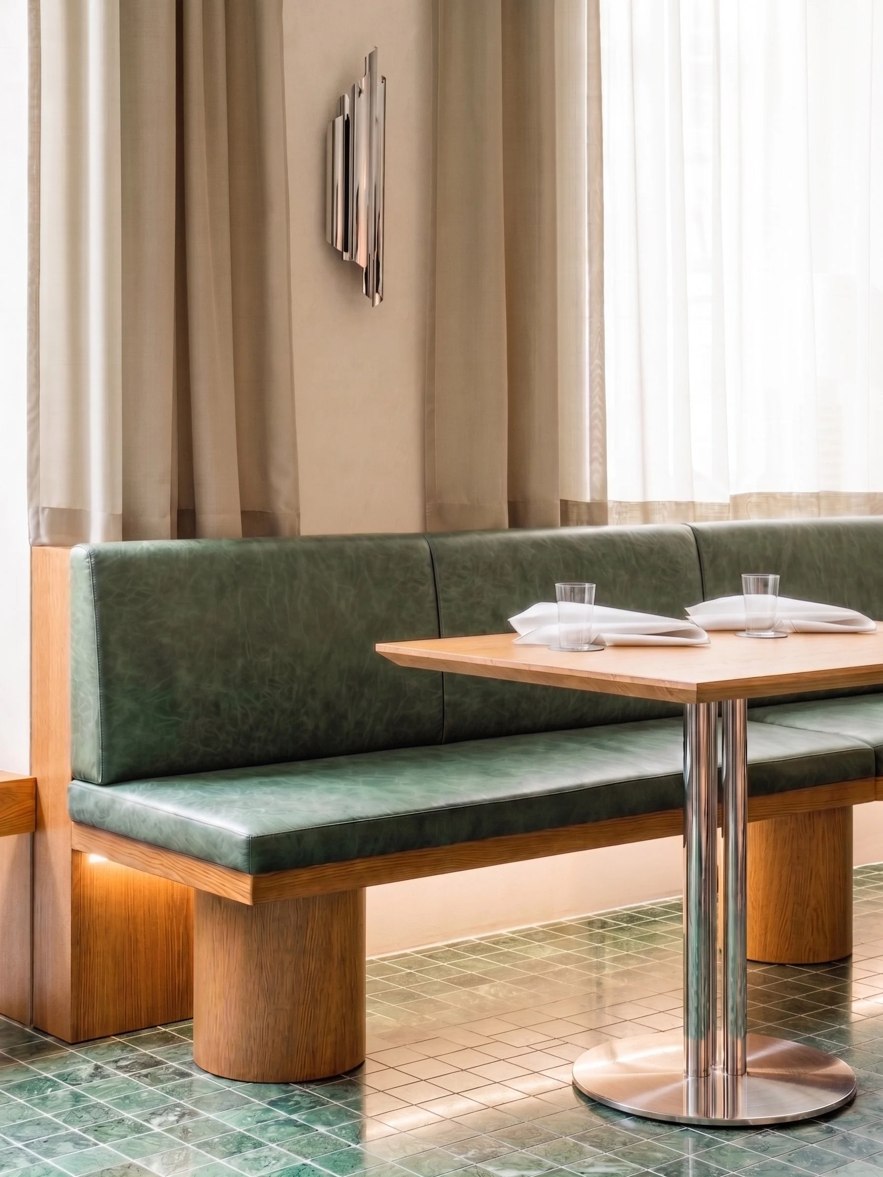 American Vintage es nuestra piel envejecida elegida por restaurantes y grandes cadenas de restauraci&oacute;n en sus bancadas y asientos.
Farrugia presenta nuevos colores en su cat&aacute;logo.
Desc&uacute;brelos en la web www.farrugia.es
#pielcontra