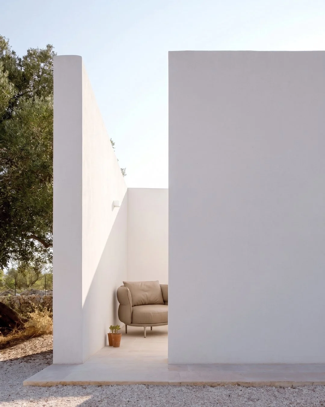 &iquest;Piel en el exterior? Ahora es posible gracias a Mediterr&aacute;neo, nuestra nueva piel outdoor.

Tratada con una tecnolog&iacute;a innovadora, convierte la piel en un material preparado para resistir las exigencias del exterior.

#PielOutdoo
