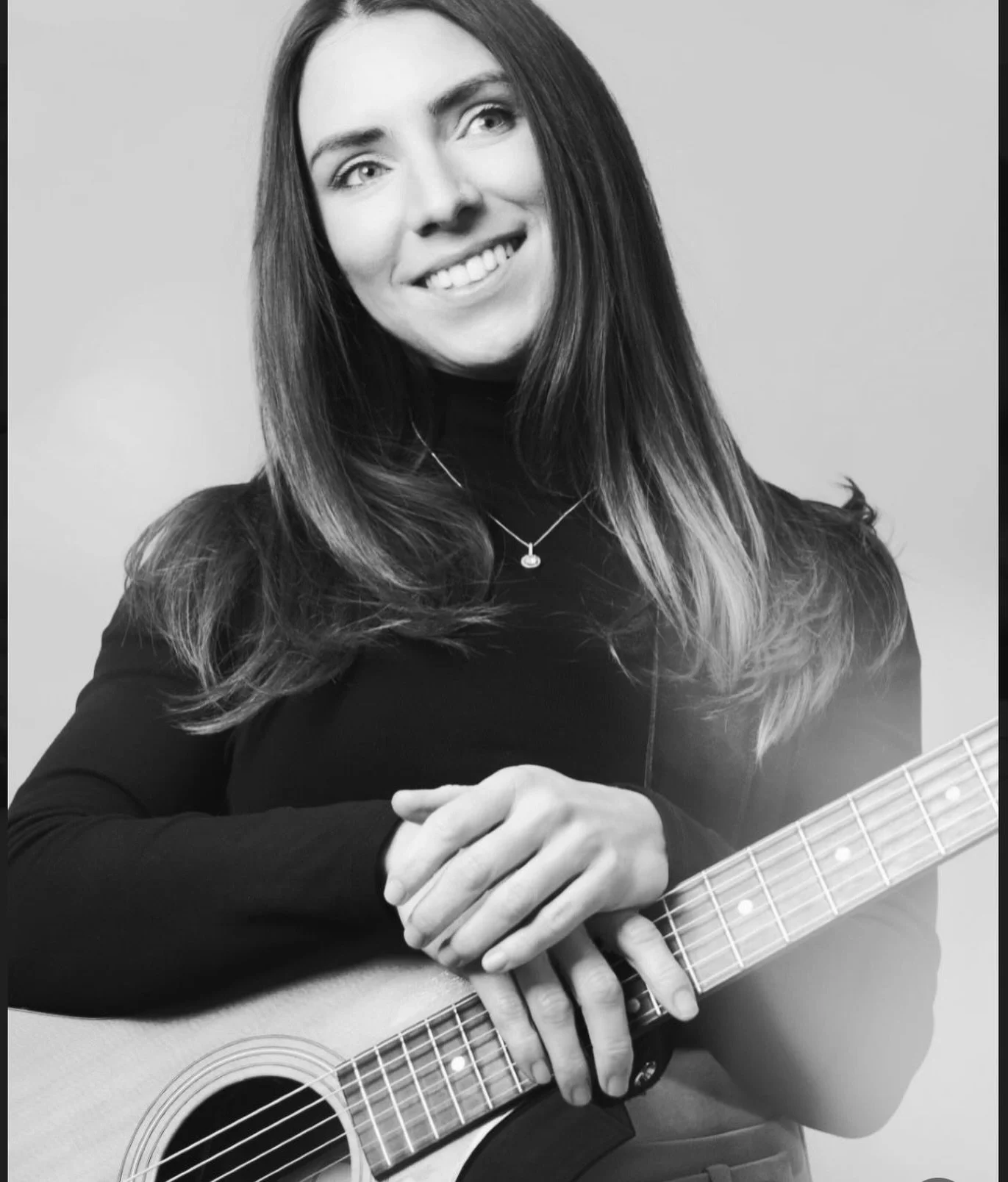 CHRISTMAS EVE @ THE DUCK 🎅🏼 

Join us this evening as we welcome @gemmaleannemusic back on the mic from 7-9pm 🎙️