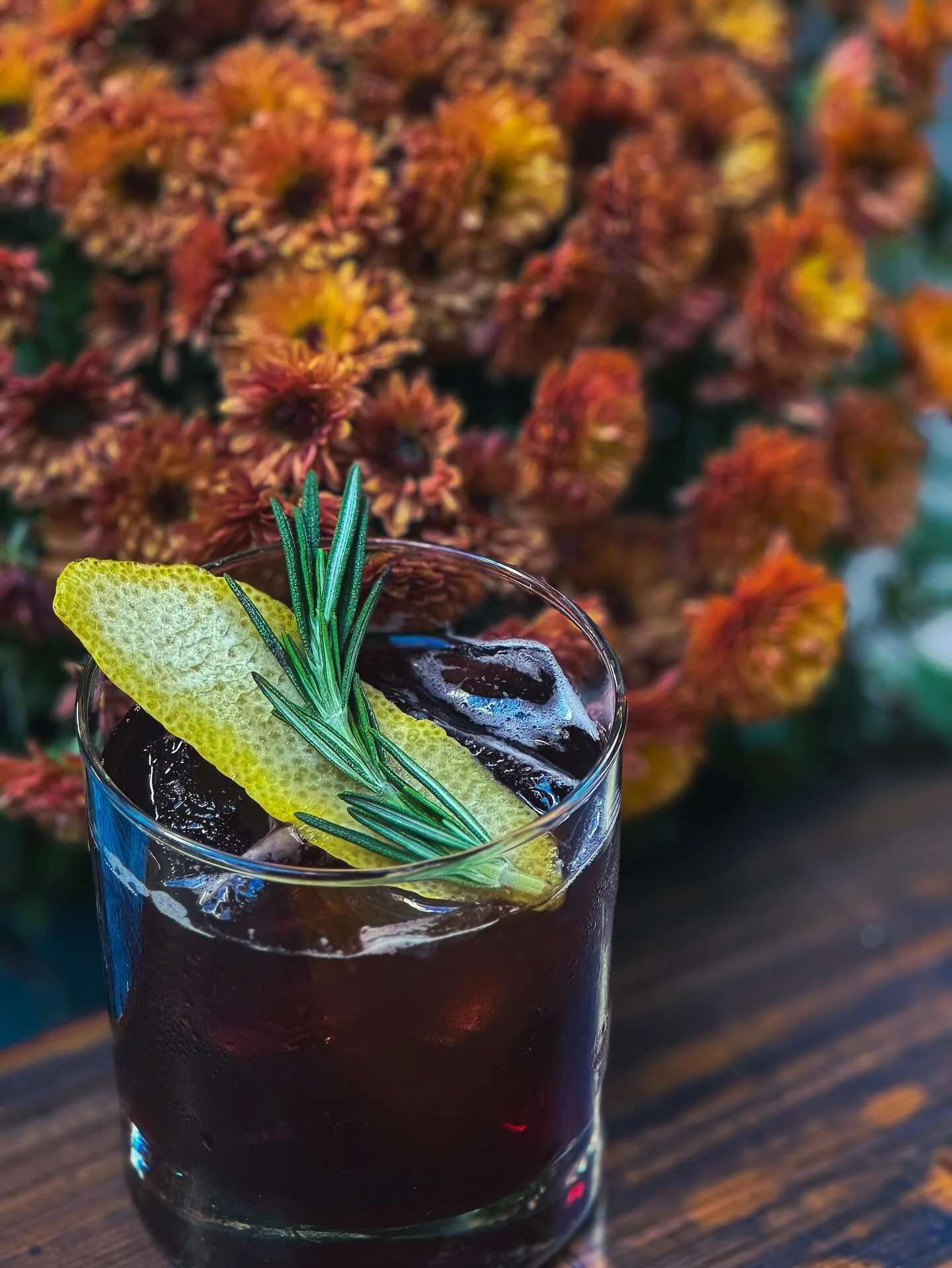 ๐October Charity Cocktail๐
October Medicine ๐
New England honey gin, Wild Moon sage liqueur, crème de cassis, chamomile
$1 for each drink sold will be donated to Boston Cares
@bostoncares