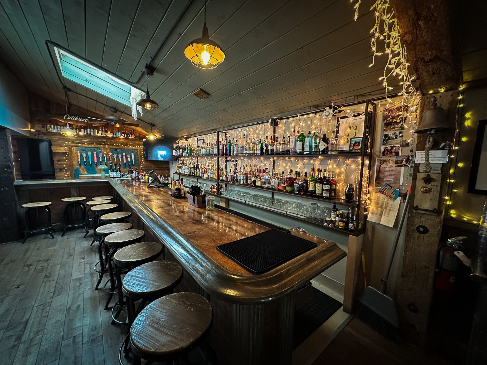 Cutthroat Tavern Interiors-26.jpg