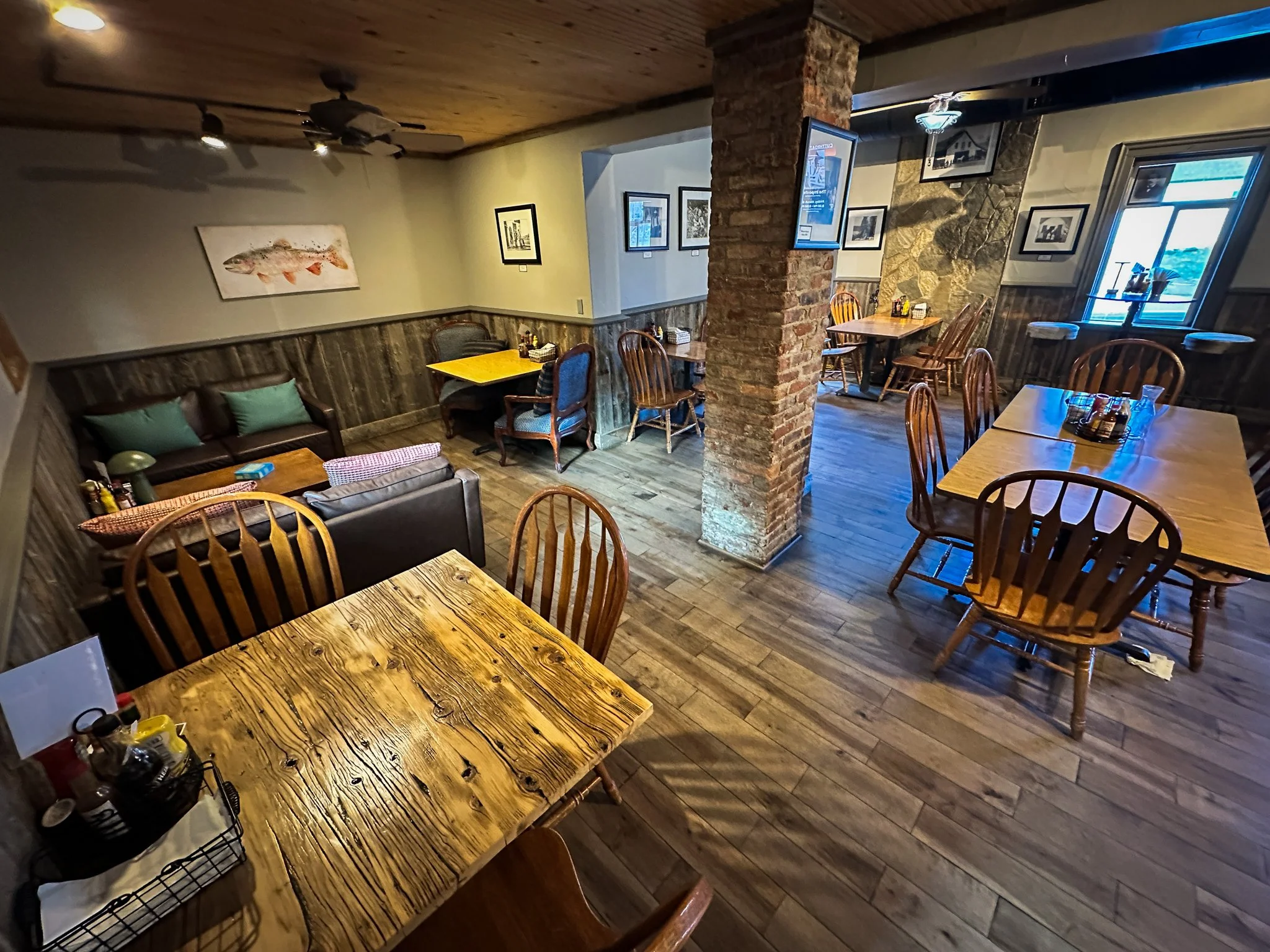 Cutthroat Tavern Interiors-07.jpg
