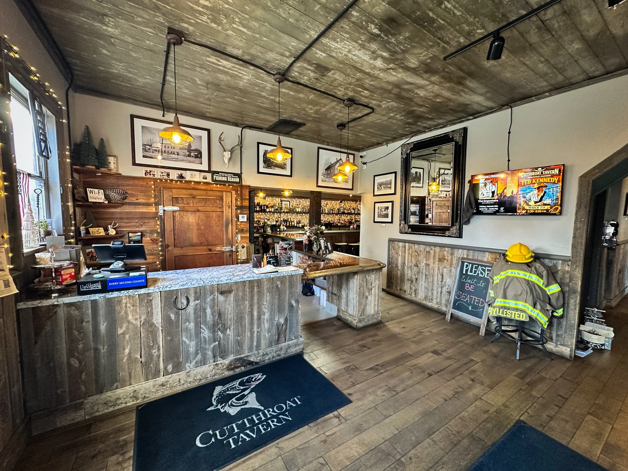 Cutthroat Tavern Interiors-20.jpg