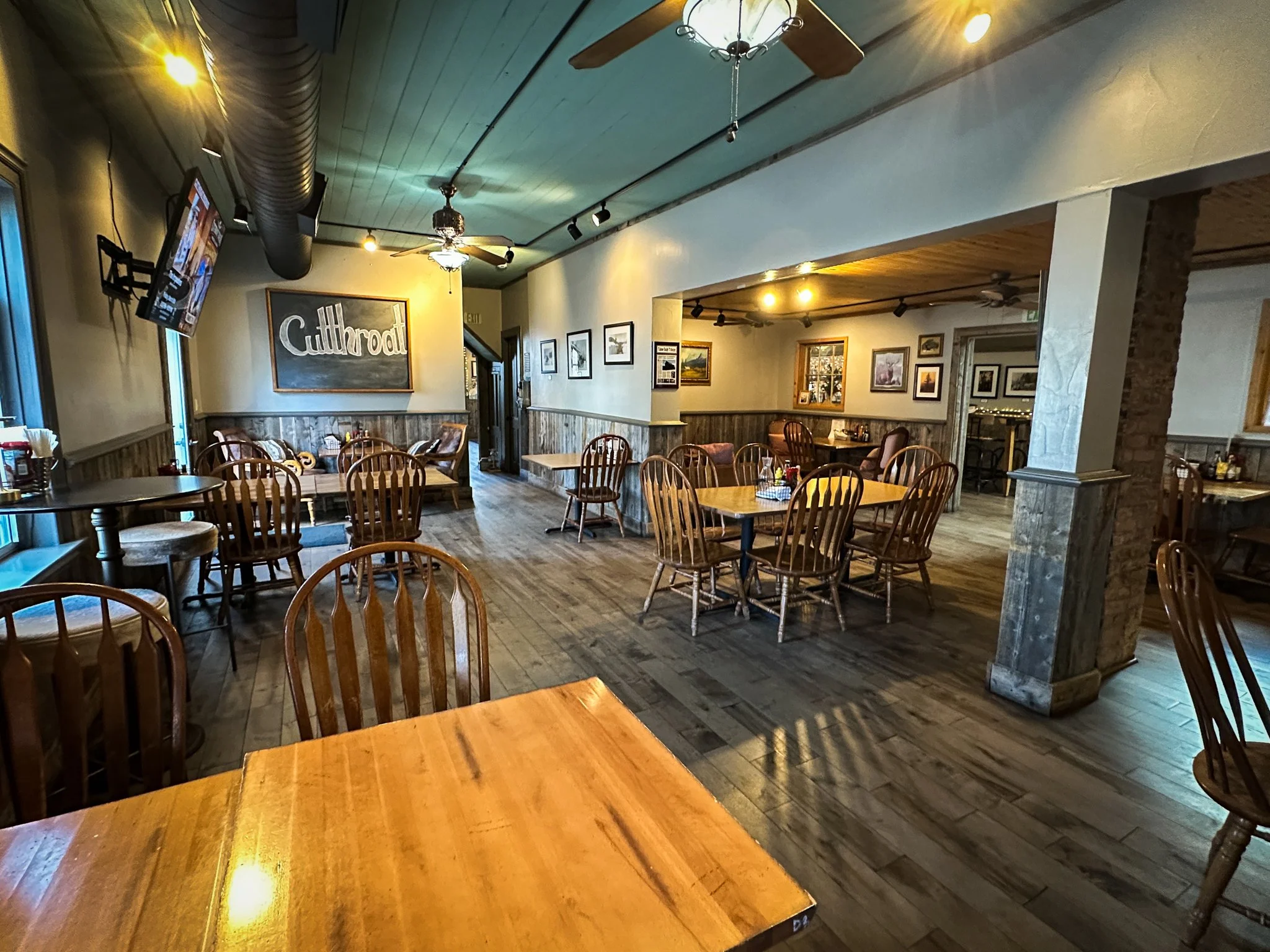 Cutthroat Tavern Interiors-10.jpg