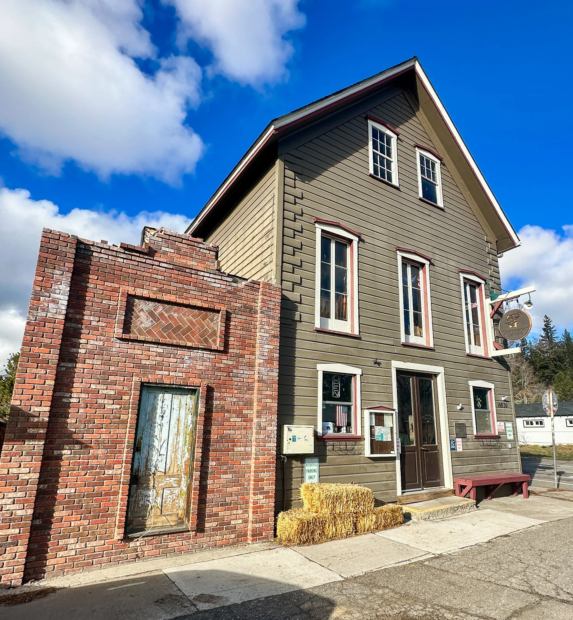 Cutthroat Tavern Interiors-30.jpg