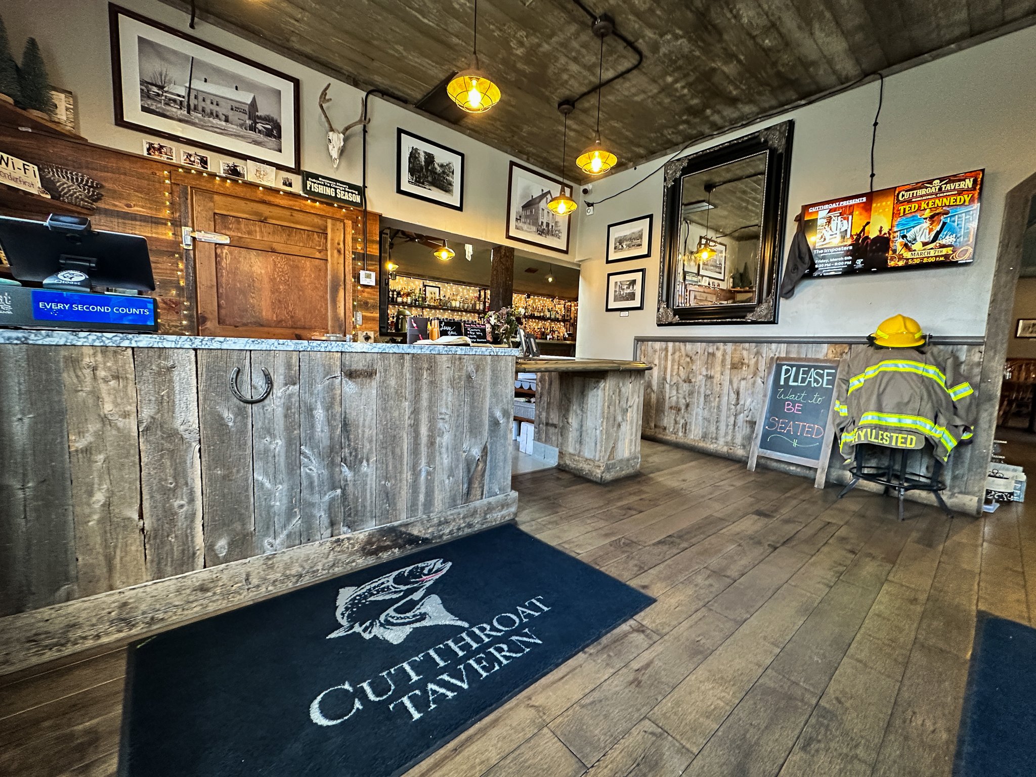 Cutthroat Tavern Interiors-19.jpg