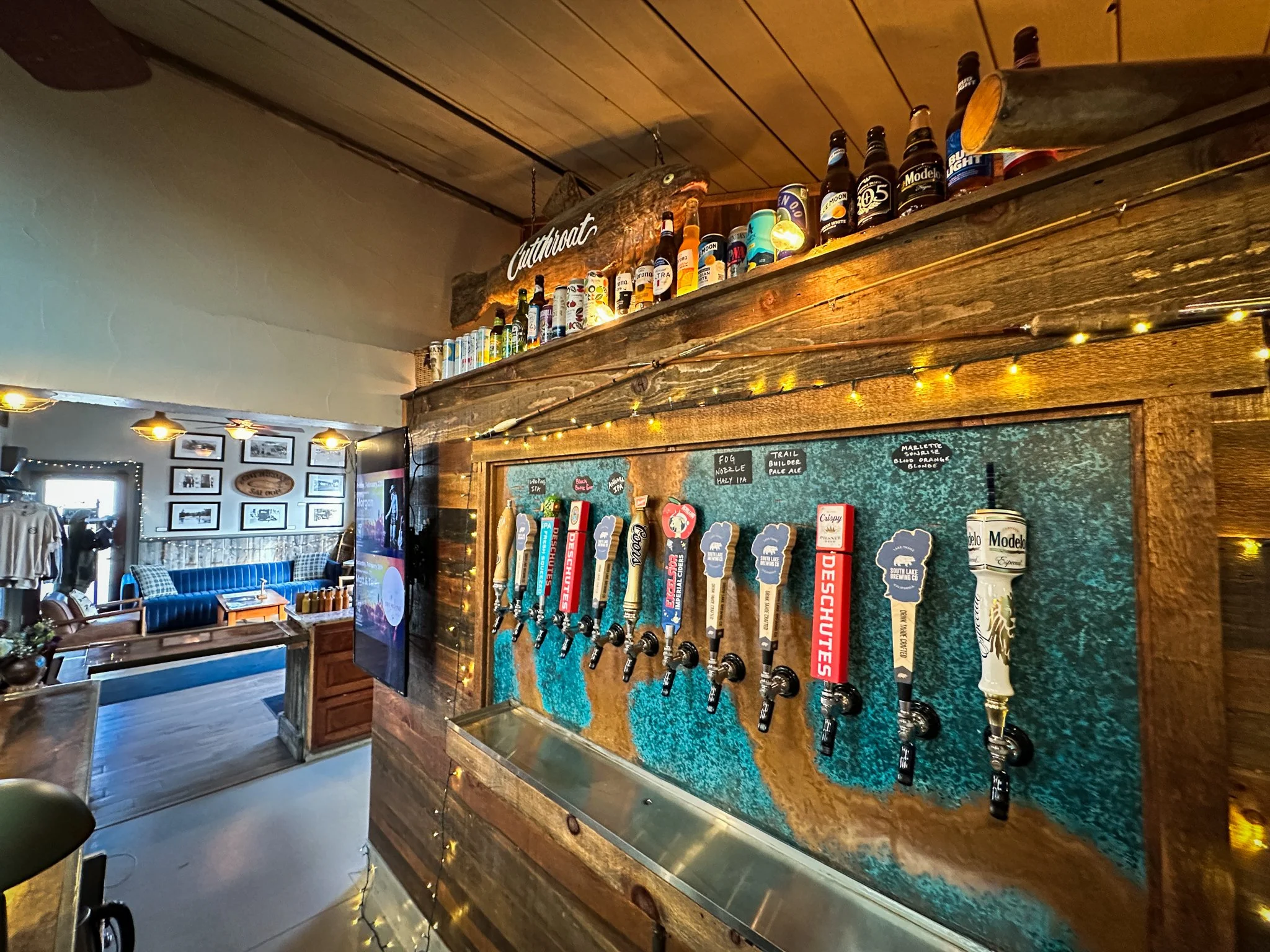 Cutthroat Tavern Interiors-13.jpg