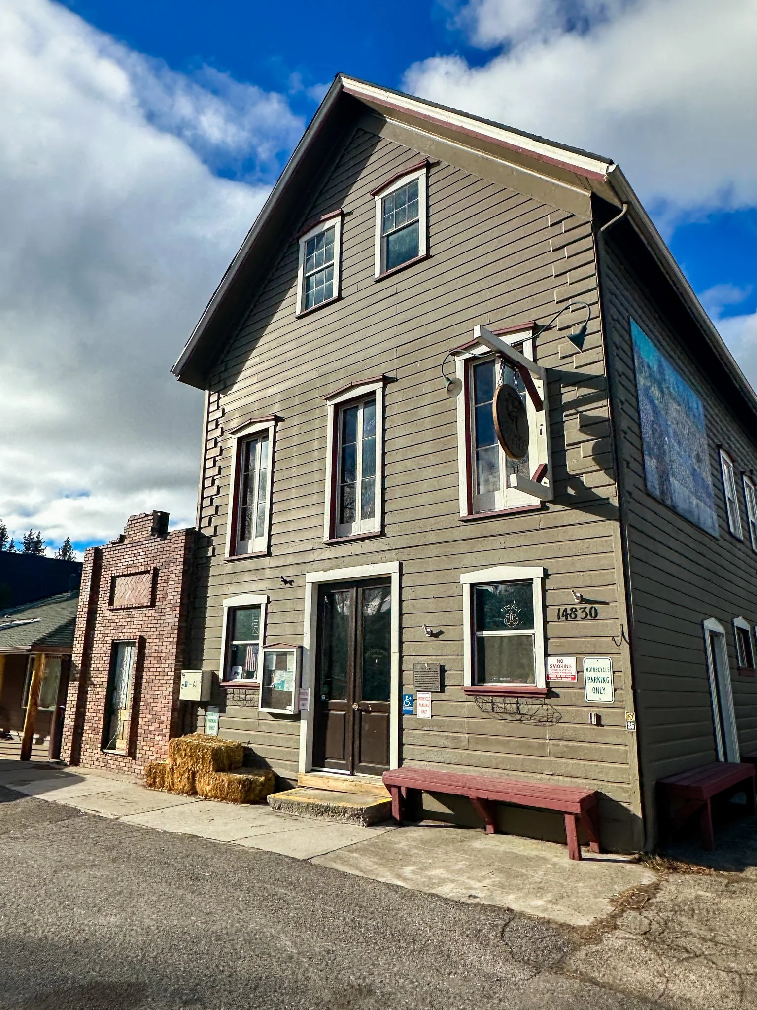 Cutthroat Tavern Interiors-32.jpg