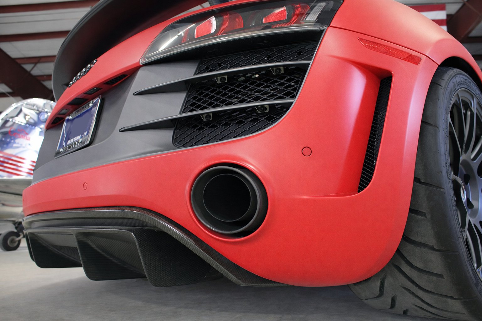 Matte Red R8 - 02.jpg