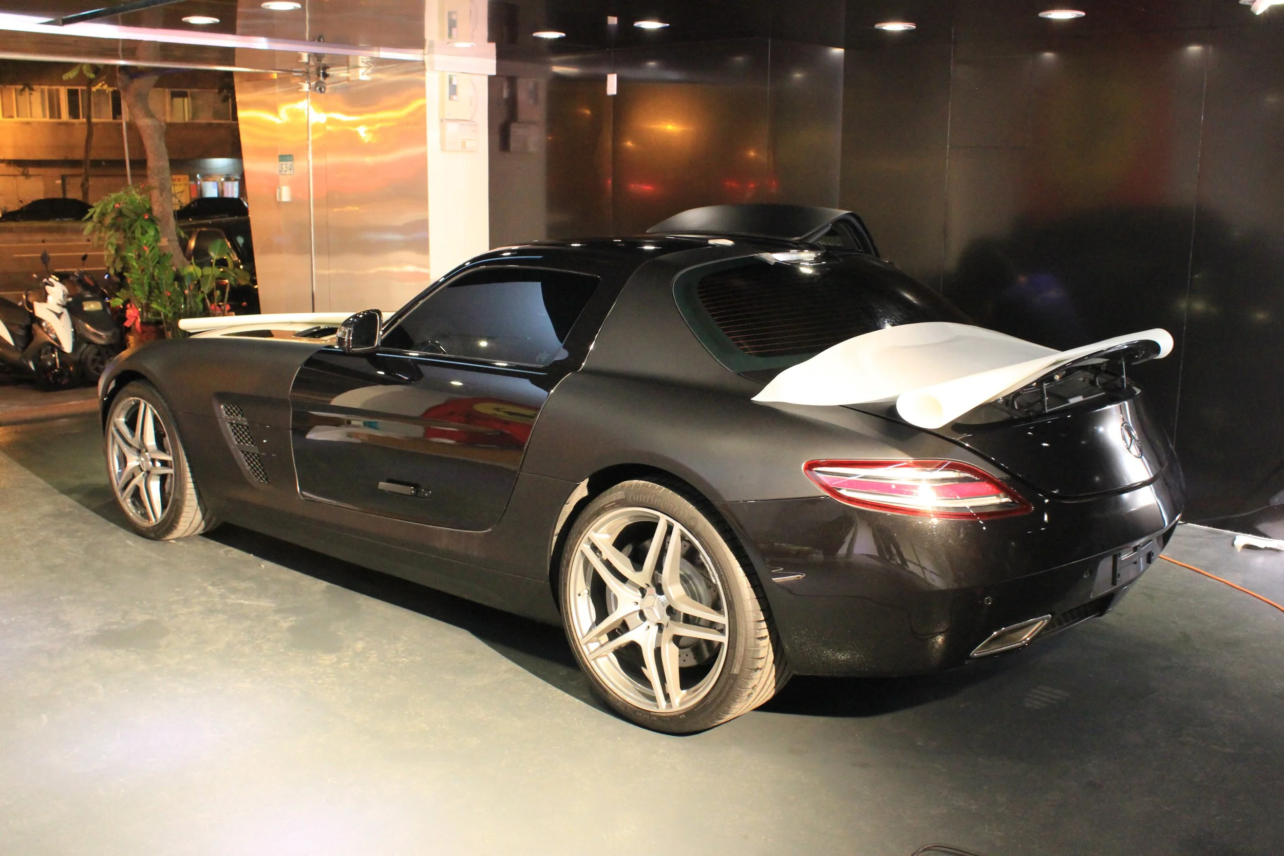 Wilber Pan 潘瑋柏 Pān Wěibó - SLS AMG 6.JPG