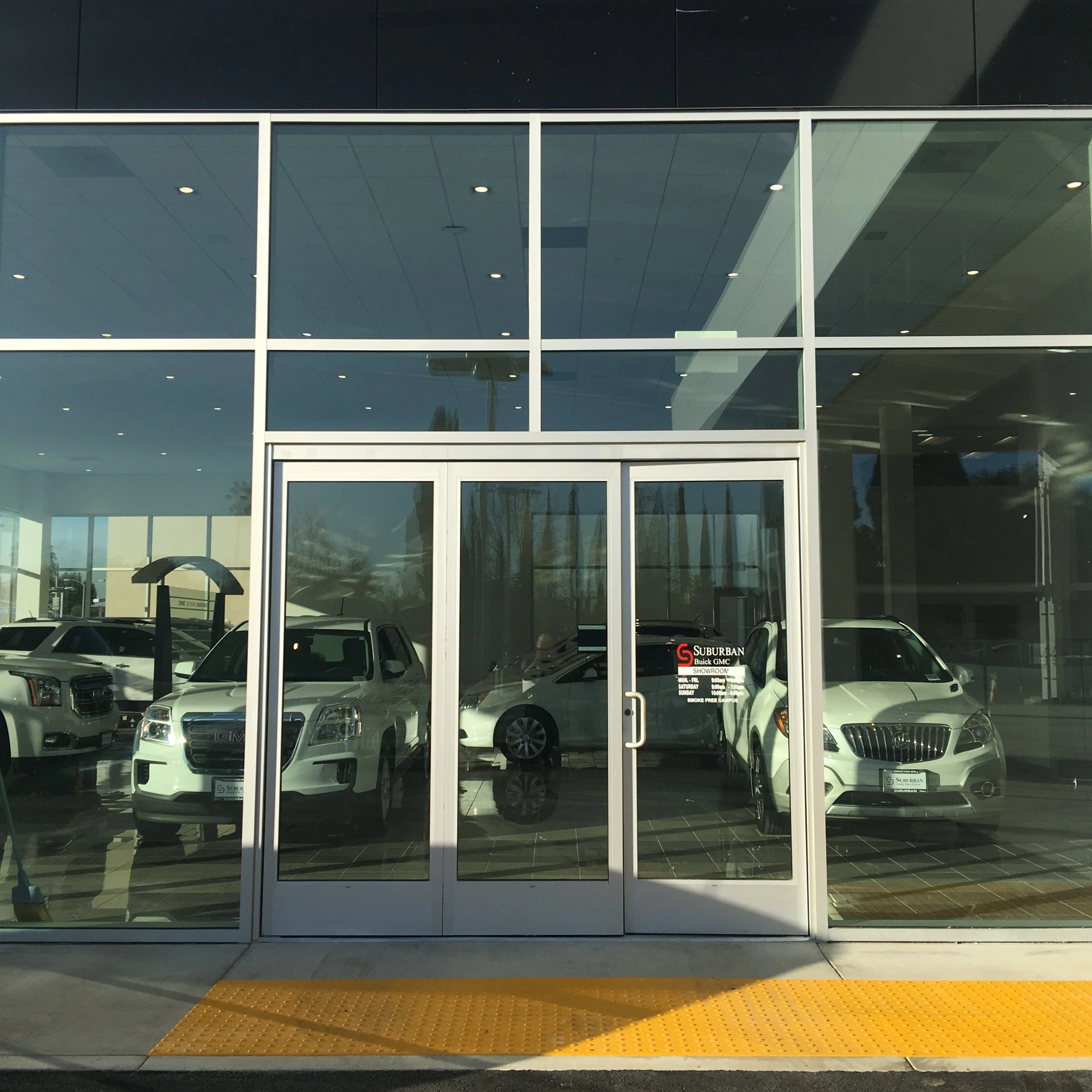 GMC Suburban Arch 2.JPG