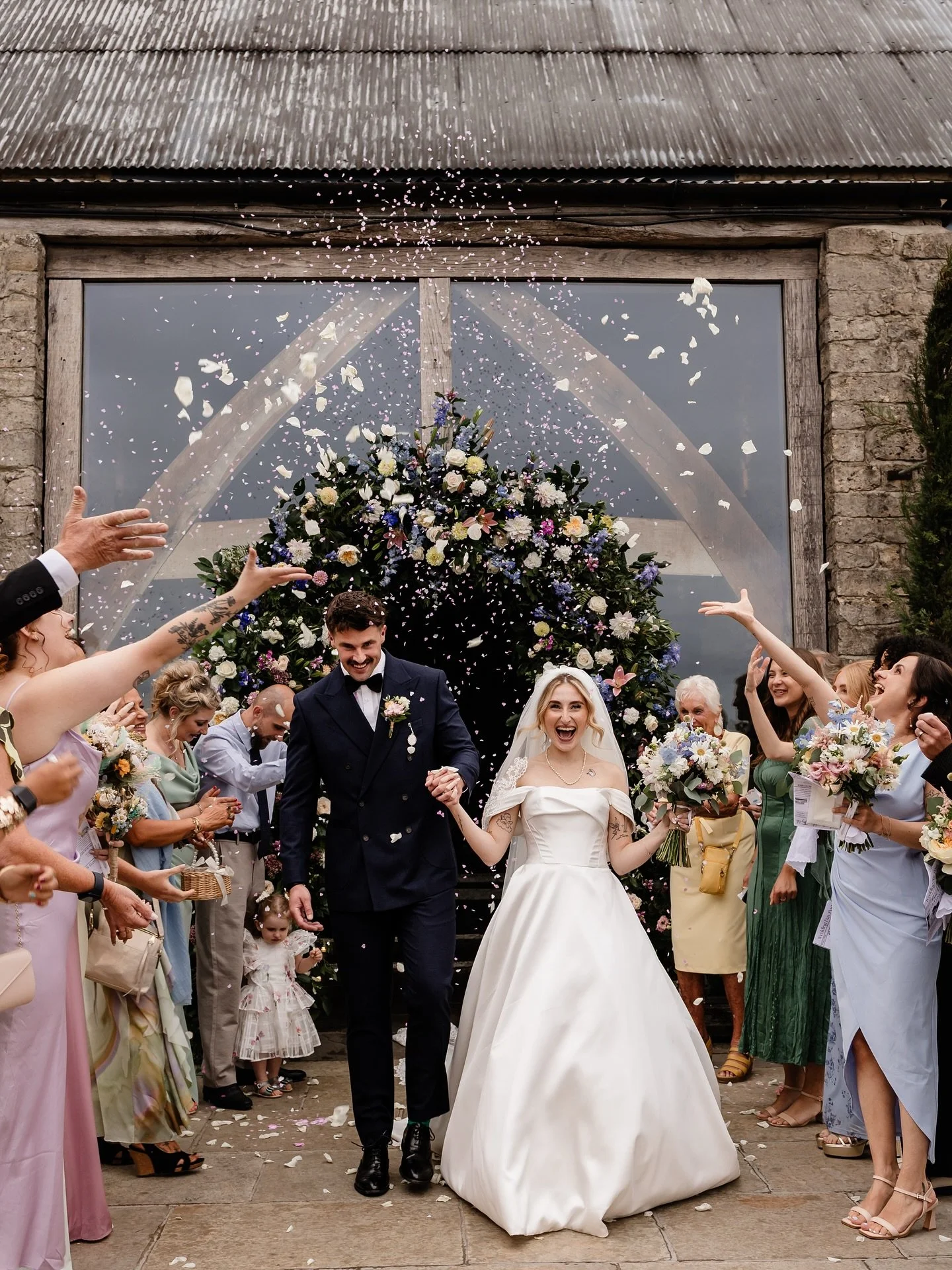 REAL MOMENTS. REAL LOVE 💕⚡️✌🏻

These two brought all the vibes to Cripps Barn. Getting married on their anniversary? Cutest thing ever. The vows. The love. The dancefloor. What. A. Day.

@crippsbarn 
@crippsandco 
@laurengoslinghair 
@amyrosemakeup