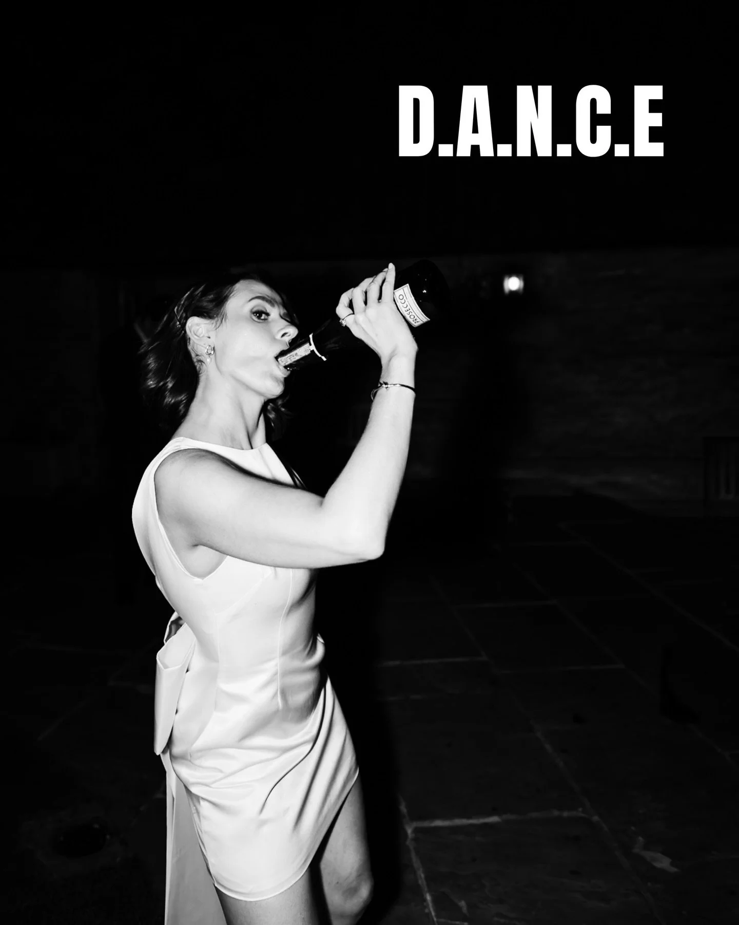 D.A.N.C.E 💕✌🏻⚡️

The first dance: cute.
Everything after it: iconic.
Arms in the air, zero inhibitions, and the kind of joy you feel every time you look back.

I bloody love a dance floor. 

#adventweddingchallenge2025