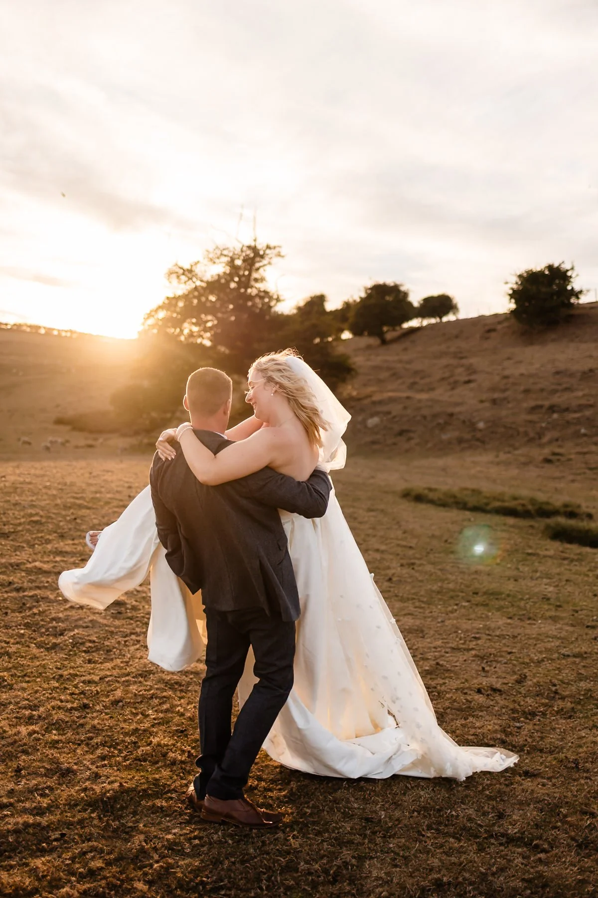 RELAXED CORSWOLD WEDDING PHOTOGRAPHER-7.JPG