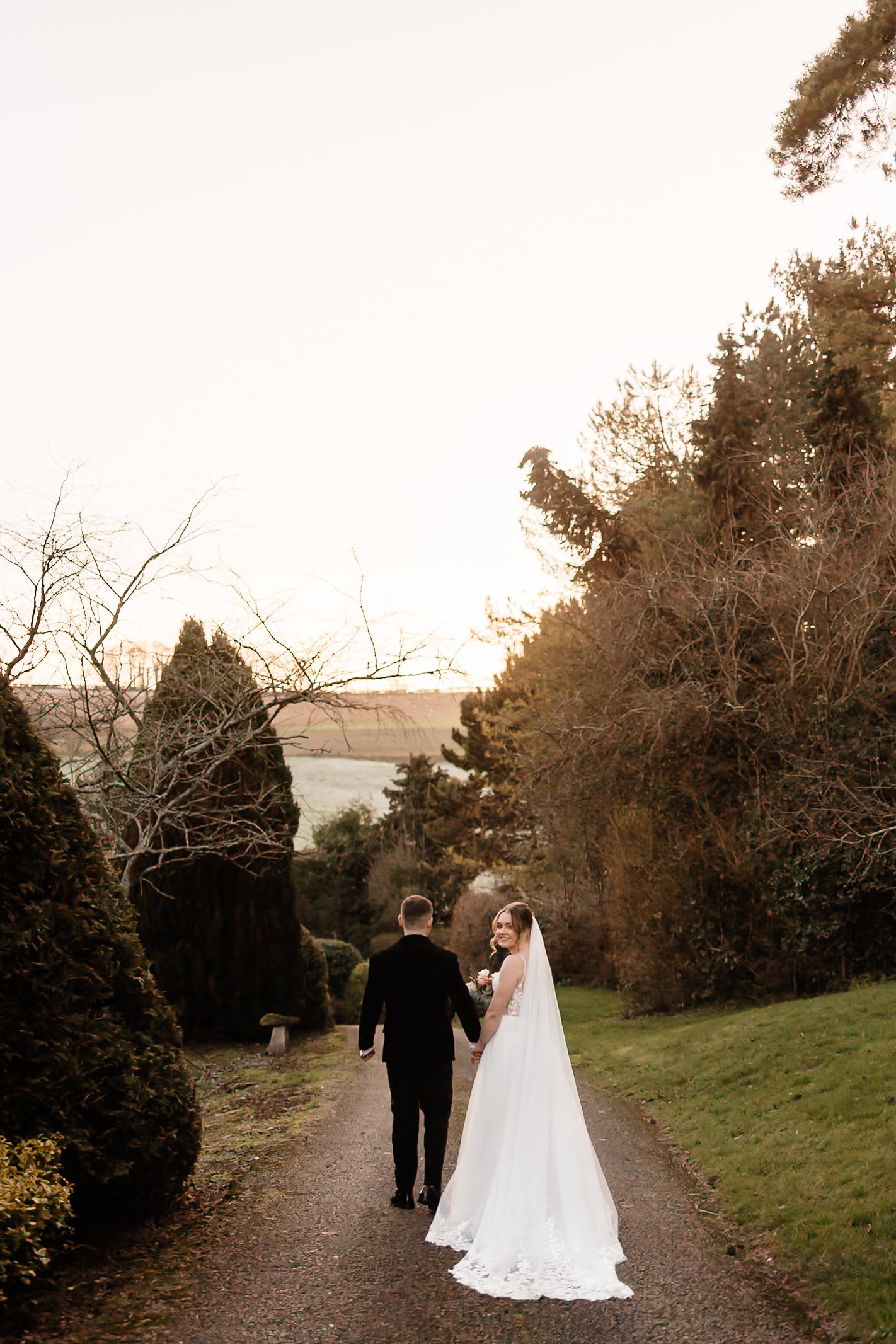 KINGSCOTE BARN WEDDING PHOTOGRAPHER-6.JPG