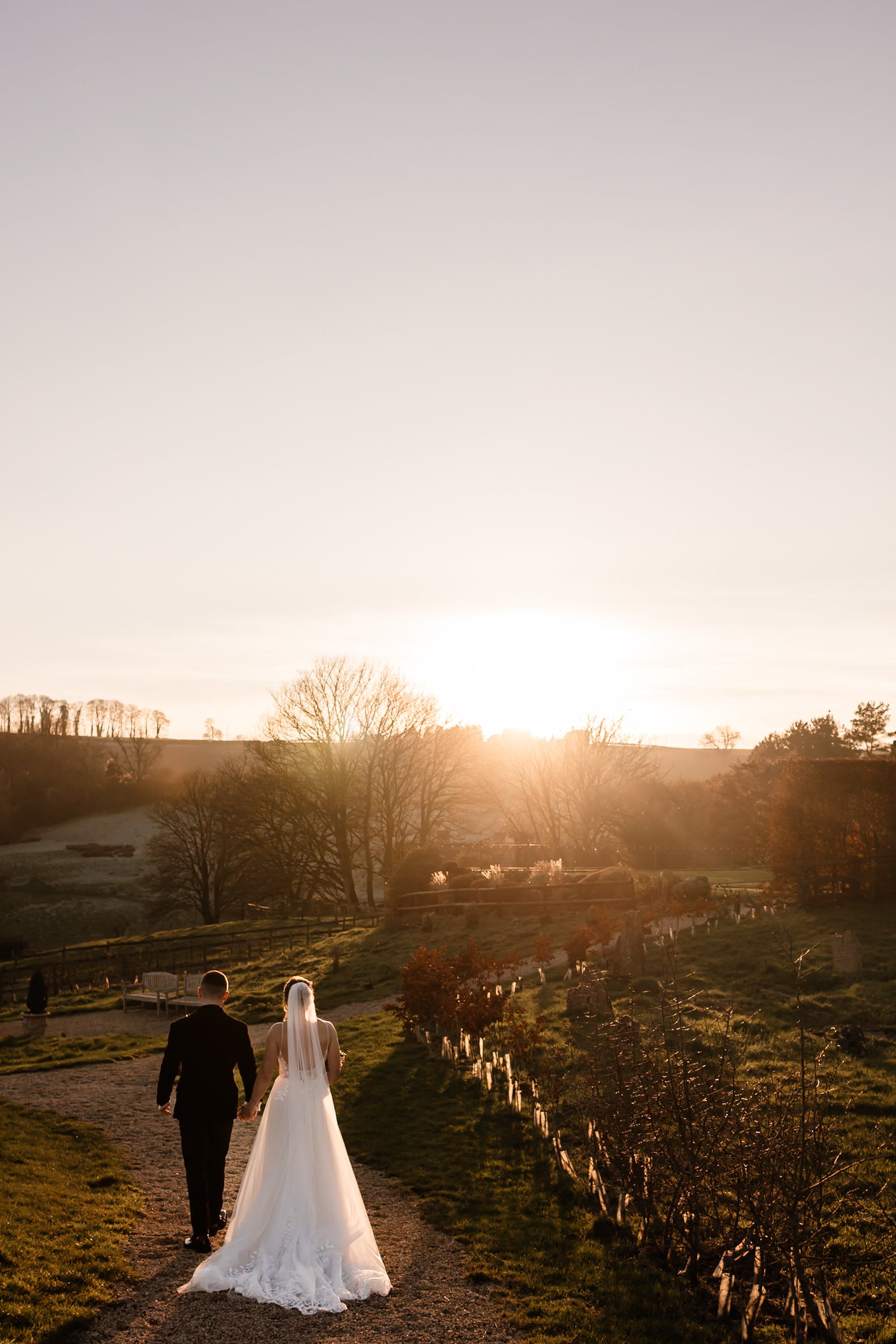 KINGSCOTE BARN WEDDING PHOTOGRAPHER-5.JPG