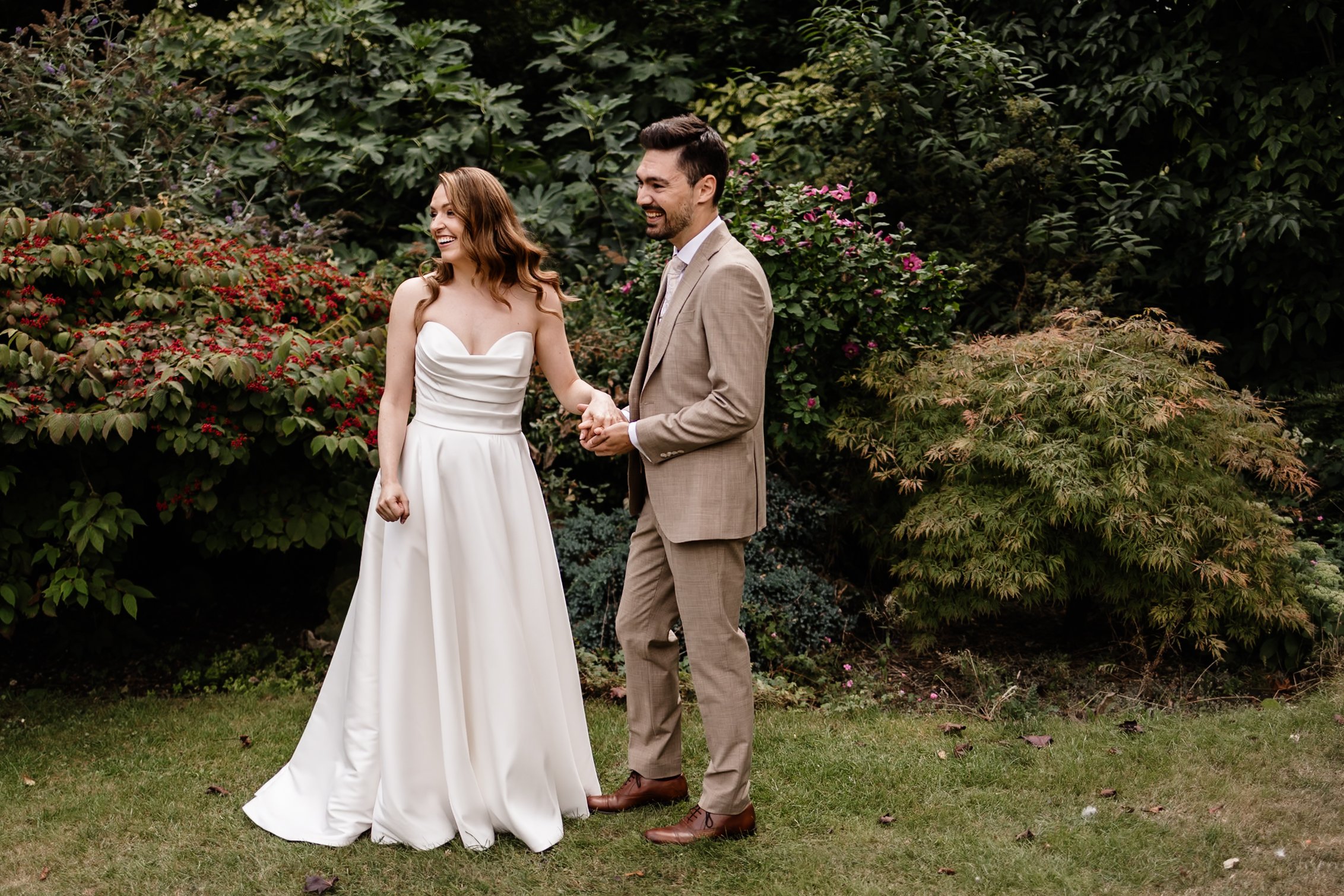 Old Luxters Barn Wedding Photography – First Looks, Outdoor Vows &amp; A Wild Ceilidh Dancefloor