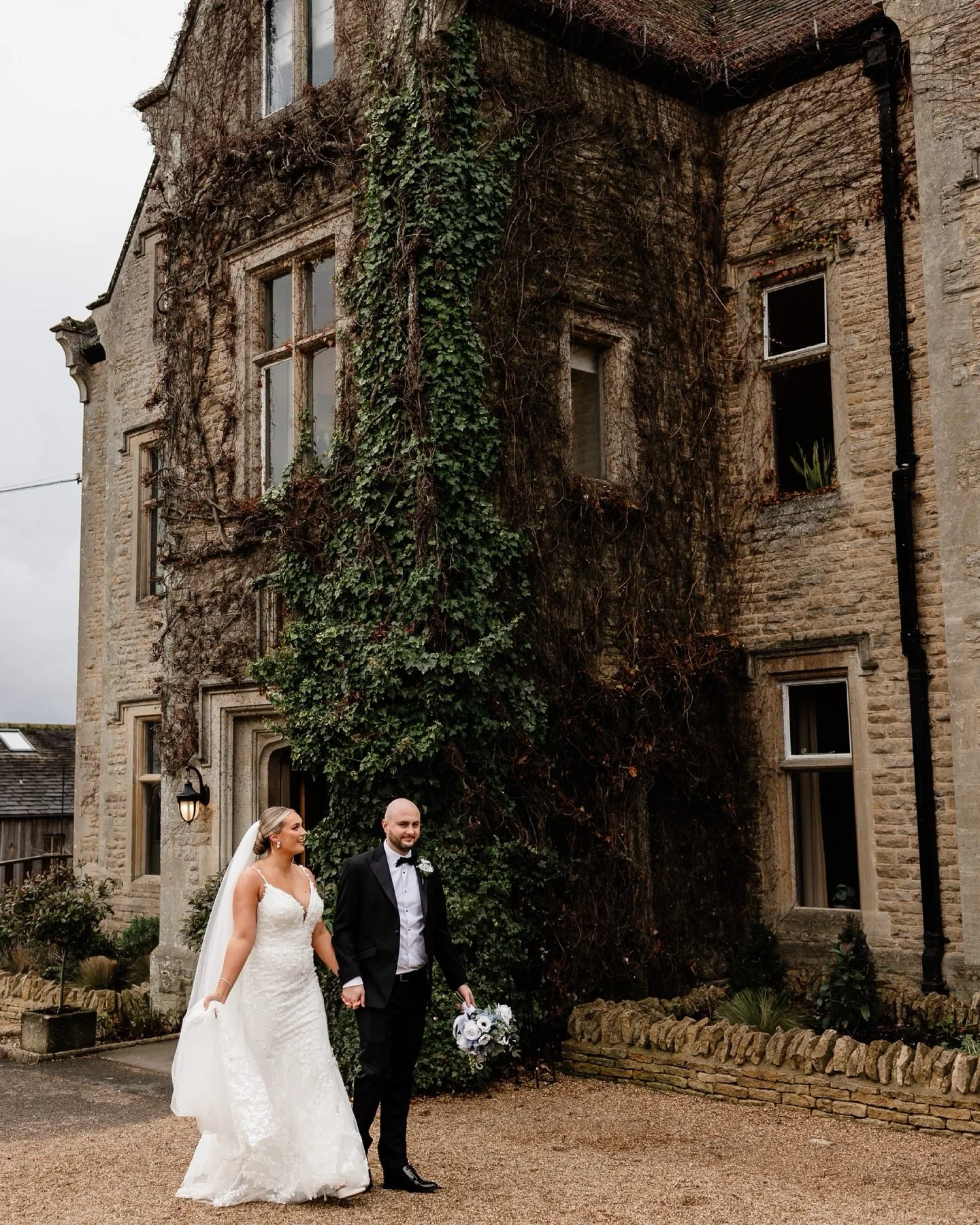 DANCING IN THE AFTERNOON ⚡️💕✌🏻

I blooming love a winter wedding and I won&rsquo;t pretend otherwise. Wind? Rain? Full moody skies? Hyde House was giving cinema and these two were unbothered. 

Cosy vibes, big laughs, dancing in the afternoon&helli