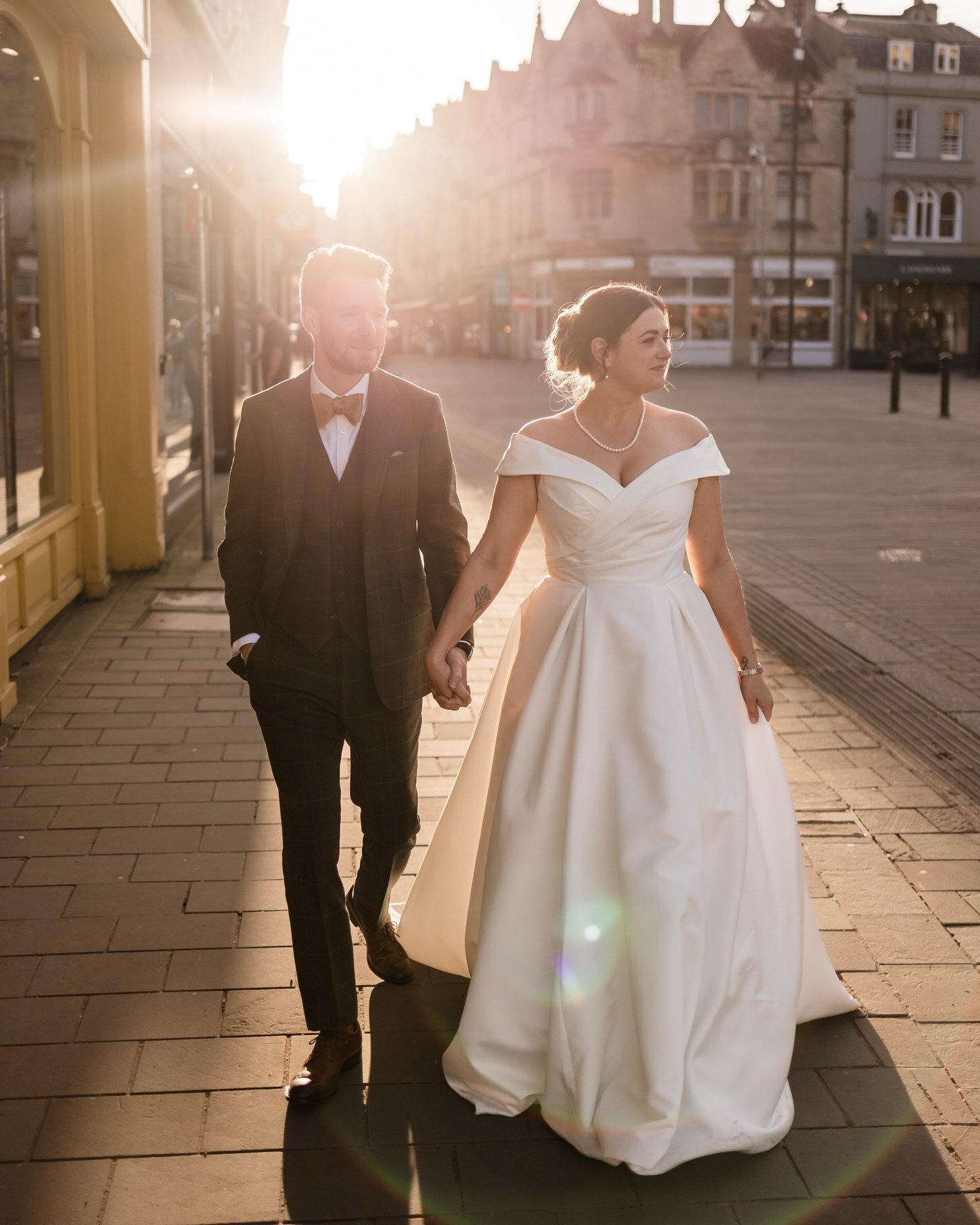 QUELLE BELLE JOURN&Eacute;E ⚡️💕✌🏻

A day full of sunshine and absolute joy&hellip; and that was just the two wonderful humans who got married.

Beer garden vibes. A riot of colour. So much love. And an England vs France rugby match at an English/Fr