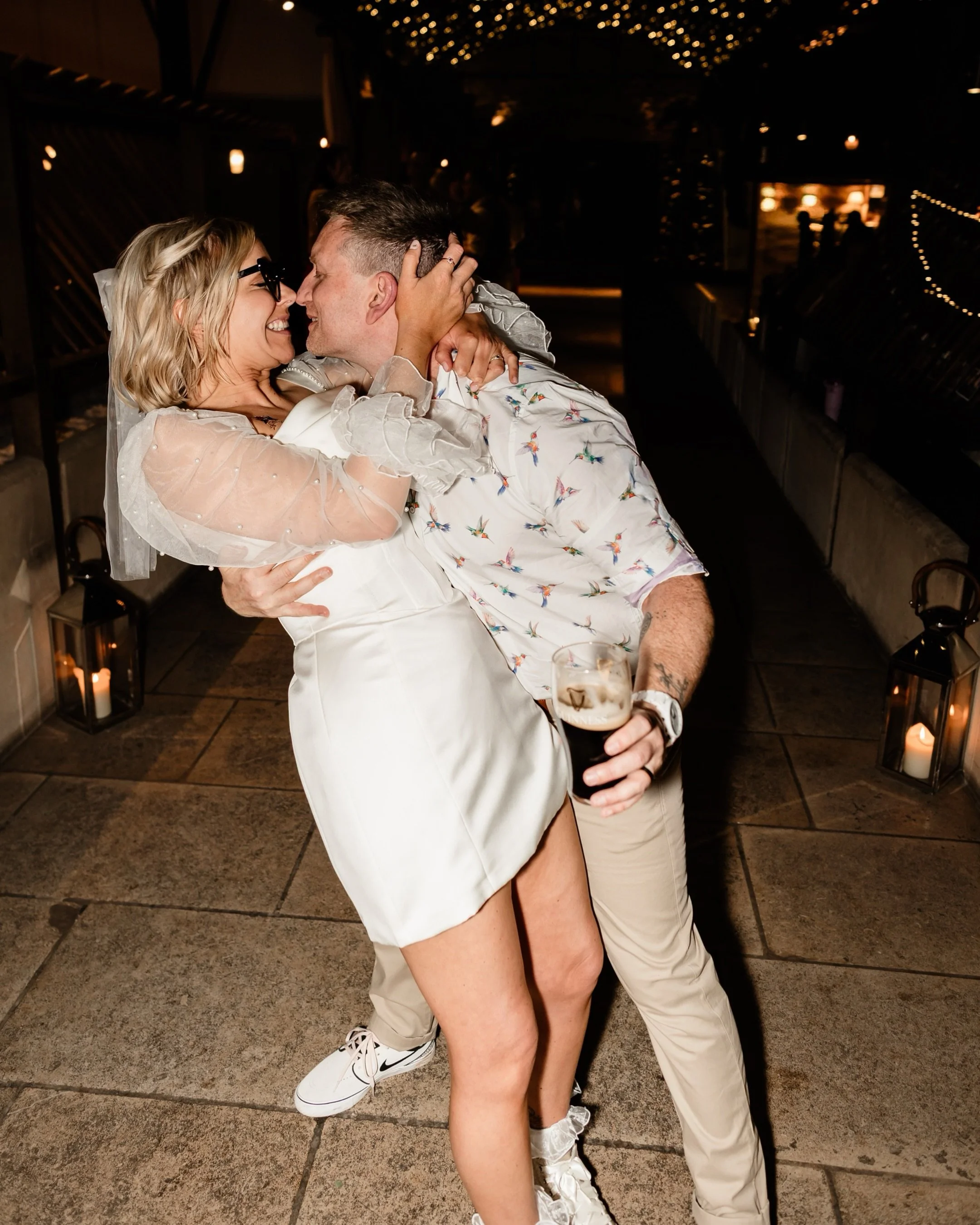 L&amp;C ⚡️💕✌🏻

@stonebarnvenue 
@crippsandco 
@arcmagician 
@wild.by.design.floral 
@mariellarodhousemakeup 
@georgiemaiseyhair 
@whatleilabakes 
@tomrollinsmusic 
@locomoveband 
@daydreamer_creative_studio 
@flashfoxbooth