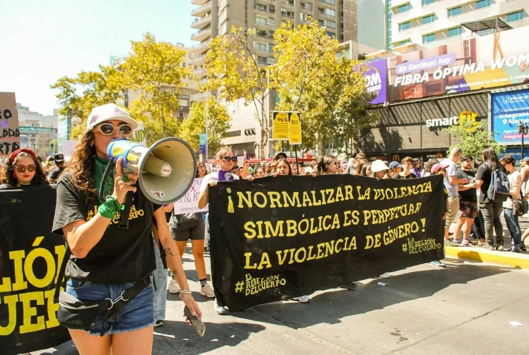 M&aacute;s de 500.000 mujeres y disidencias salimos a las calles🥹

Caminamos sobre las huellas de quienes lucharon antes que nosotras y seguimos abriendo camino para quienes vendr&aacute;n.

Porque nuestros derechos se defienden siempre, gobierne qu