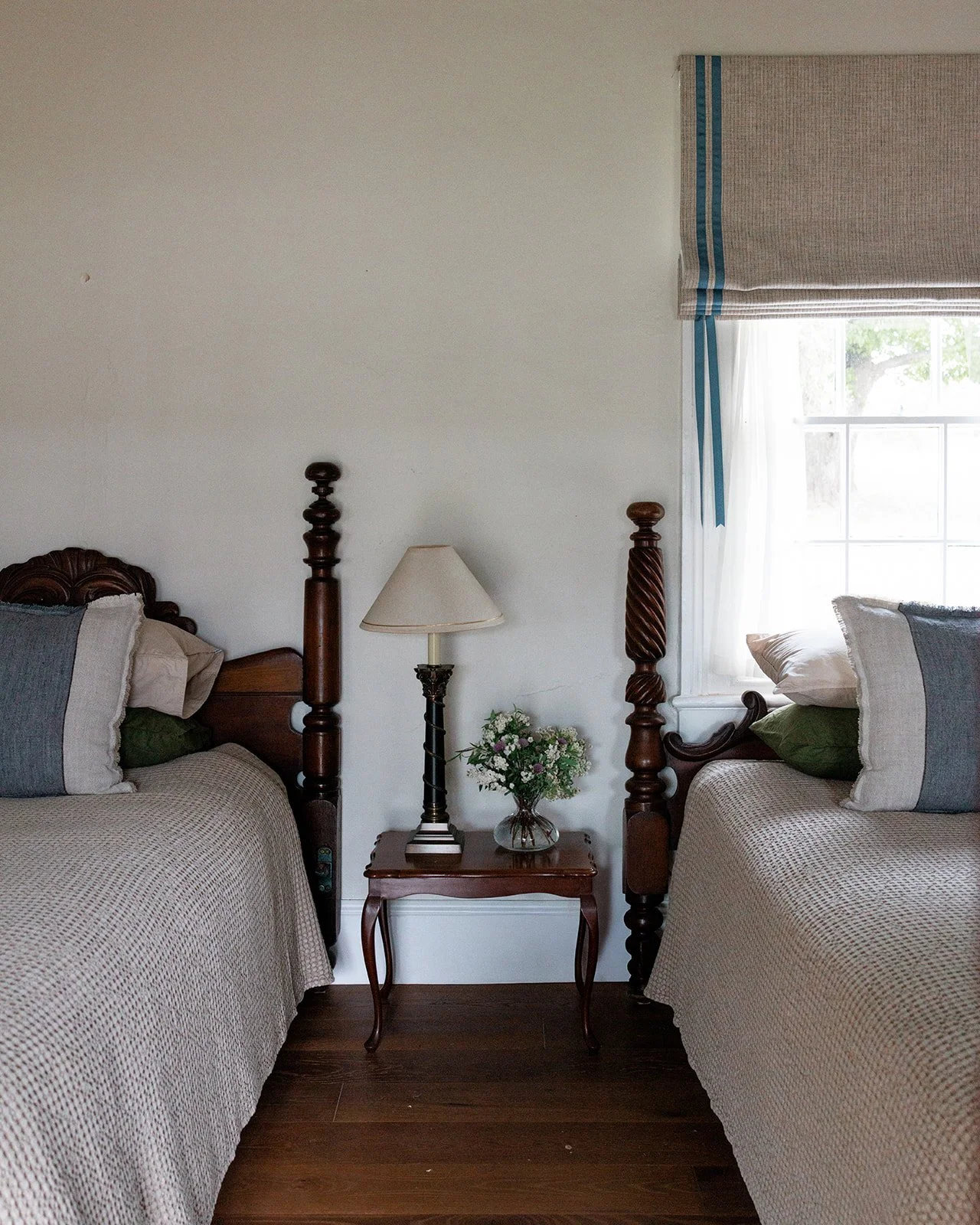 Ribbon Gang Suite twin beds