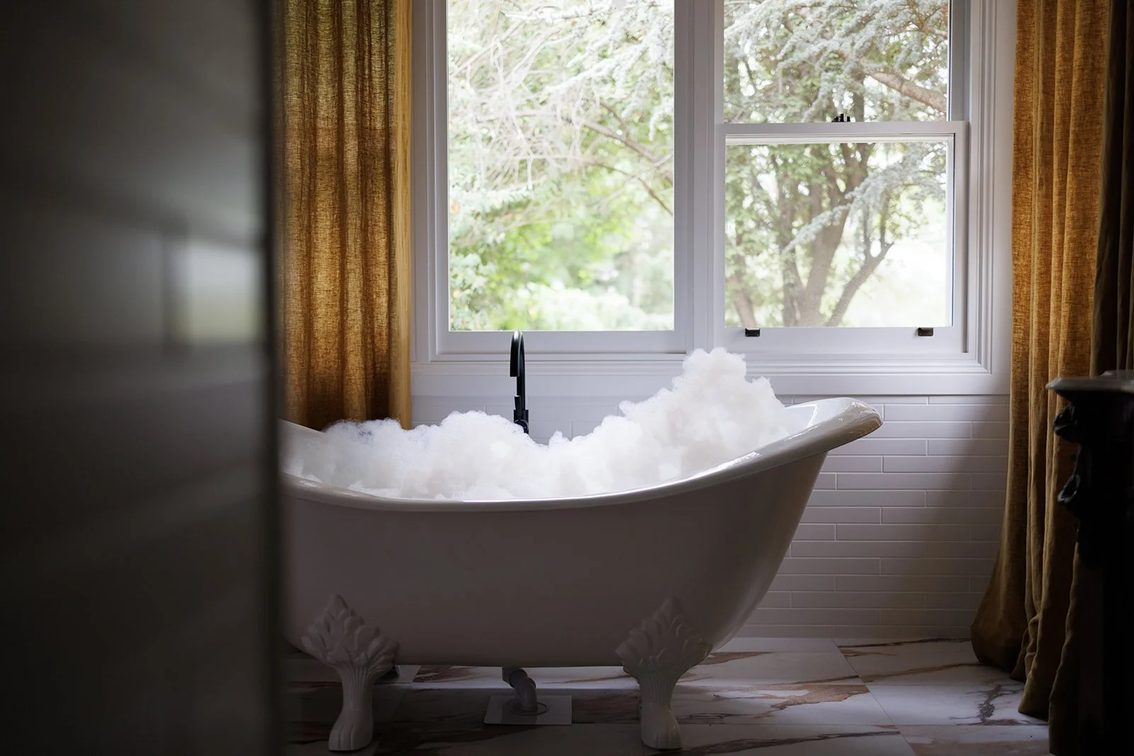 Webb Suite bath tub