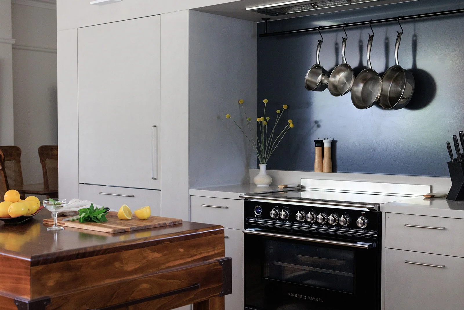 Oven and cooktop in kitchen at Littlebourne House Bathurst