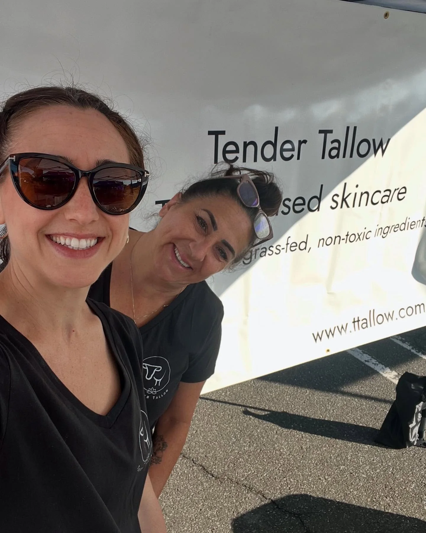 Come out on this beautiful day and say hello @larchmontfarmersmarketny and try our signature tallow balms made from locally sourced, non-toxic ingredients! 

Fun fact: all of our products are made using ingredients from the Larchmont Farmers Market v