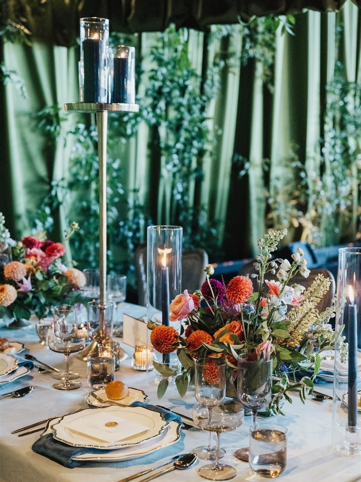 A daily reminder of the magic you make ✨ We are continually inspired by the creativity, vision, and attention to detail our clients possess. Truly, it&rsquo;s a gift 🤍 Gorgeous design from @theperfectpetal + @callunaevents featuring our Frosted Juni
