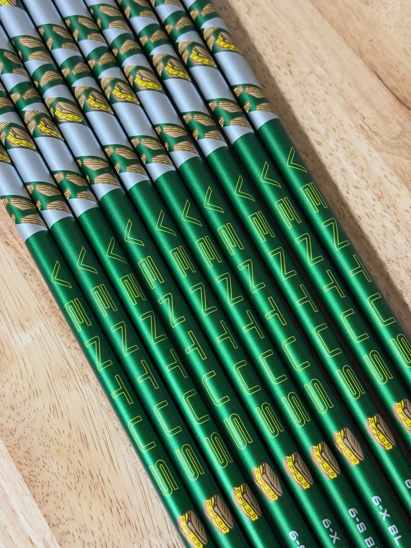 We have a few of these @fujikuragolf Pimento Cheese sandwich Ventus shafts left. DM us if you would like us to build one for you. #tdgolfstudio #fujikuragolf #pimentocheese