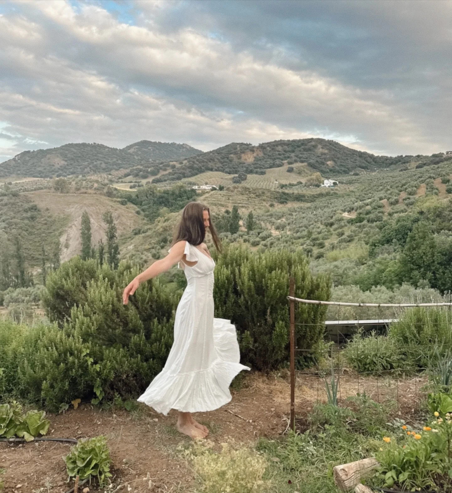 logging off for a week of solo silent retreat ✨

slowly settling in upstate, a space that feels like it&rsquo;s in the clouds, overlooking vast seas of amber trees. 

(almost) ready for days of deep practice and dreaming. see you soon my beautiful fr