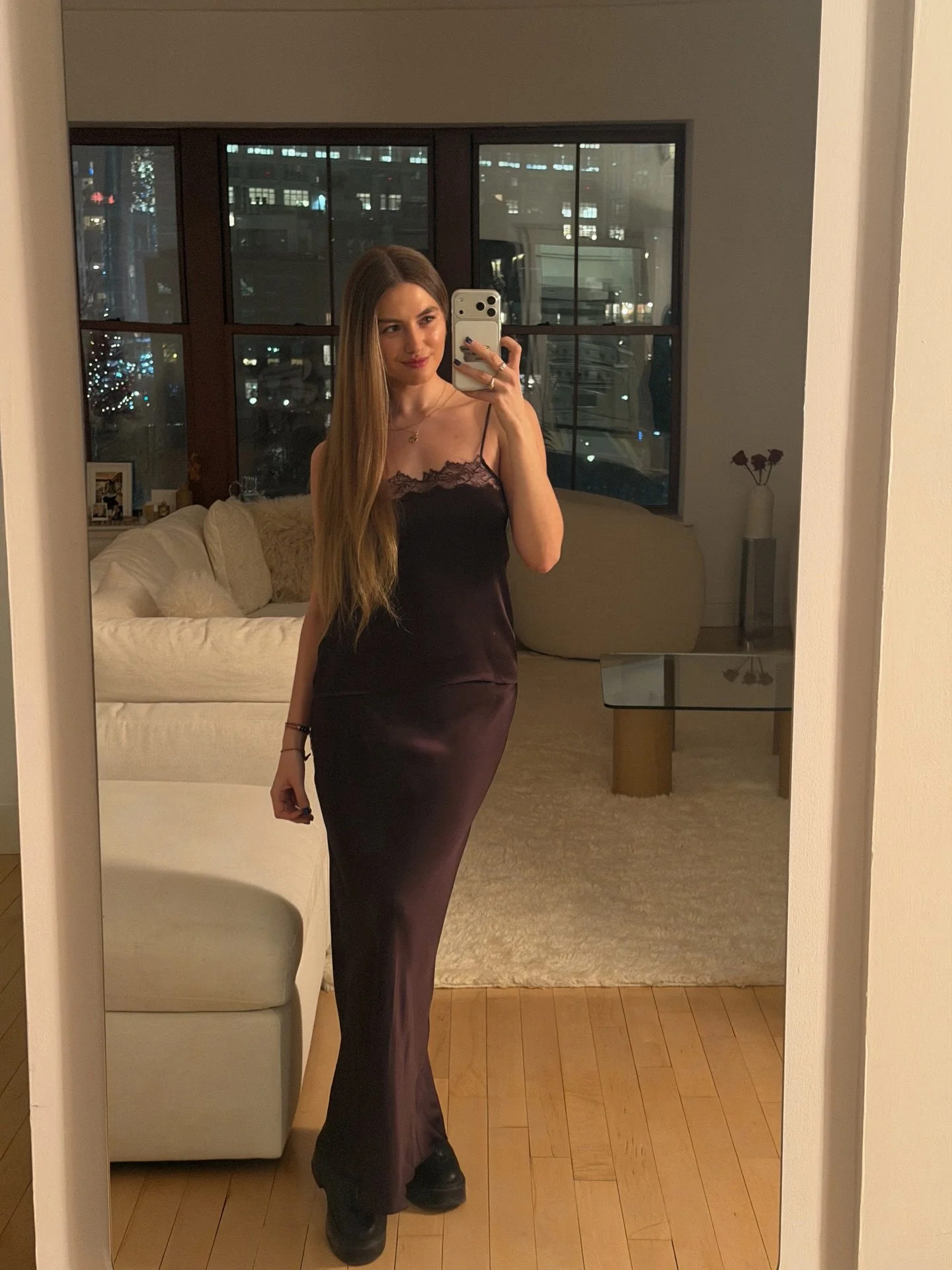 G R A T I T U D E I S T H E A T T I T U D E 🤍

final lil jaunt in the city for a while &hellip; I&rsquo;ll be off on an adventure until march &mdash; traveling, hosting retreats, silent retreating&hellip; gonna misssss youuussssss! 

the good news. 