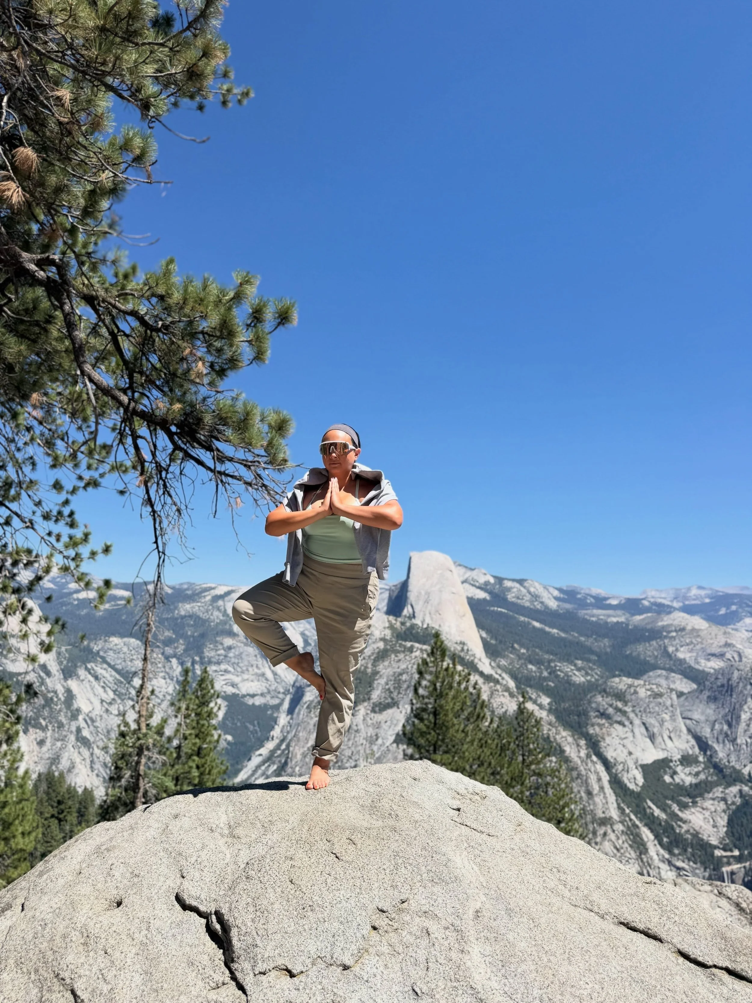 Half Dome watching, bare feet on the rock, and zero notifications

#Yosemite #HalfDome #hiking #yogainnature #getoutside

📸❤️✨ One for the books 

#Yosemite #HalfDome #hiking #yogainnature #getoutside

This view and no cell service 🤏🏽✨

#Yosemite 