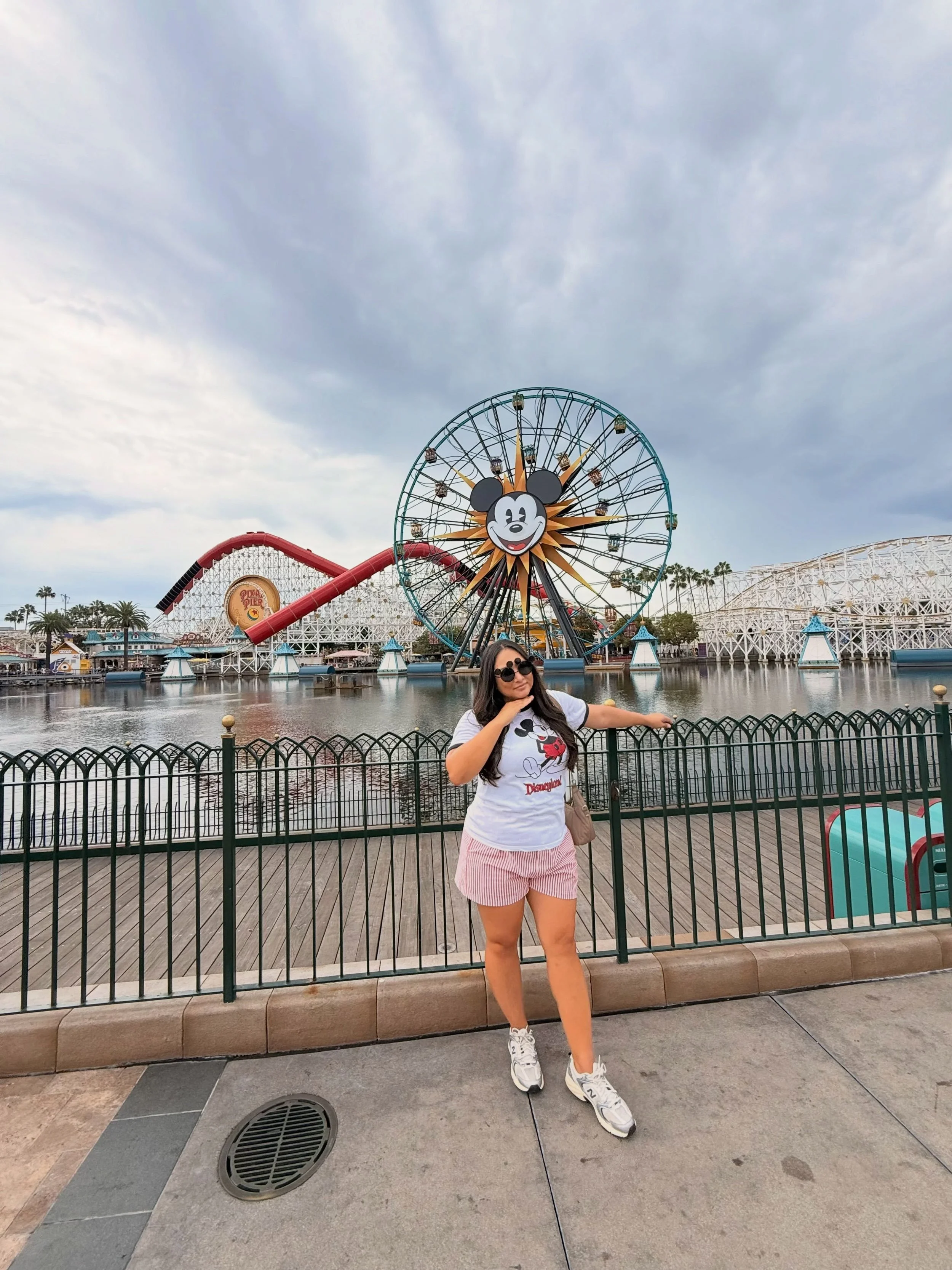 Ready for Magic 🪄 🎡 🐭 🏰❤️

 #disneylandoutfit #californiaadventure #ootd #disneyfit #disneylandmagic