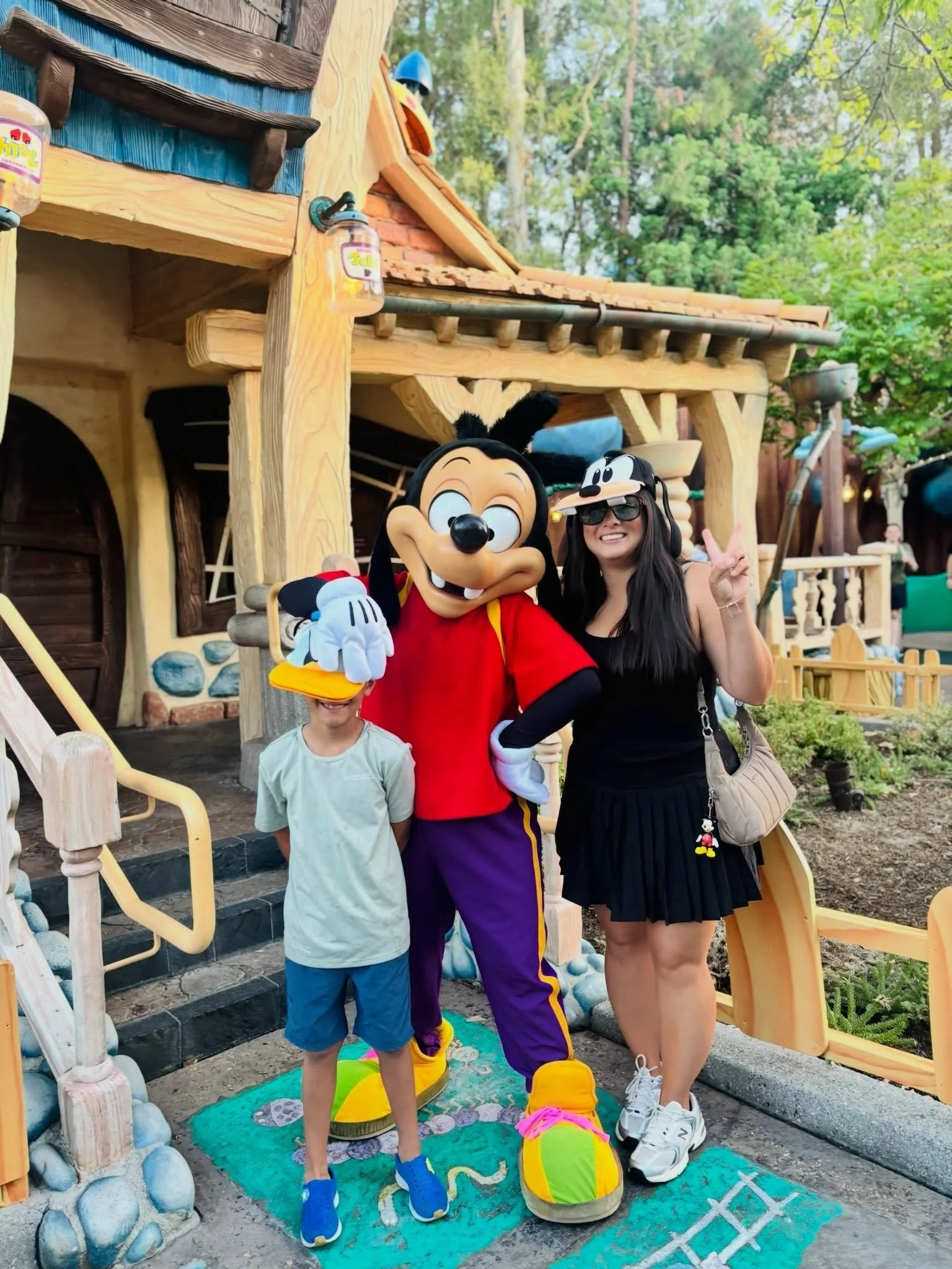 I don&rsquo;t know what was more exciting meeting Max from The Goofy Movie or experiencing @disneyland during Halloween 🎃🐭🏰❤️🎞️✨

#disneyadult #disney #disneyfit #disneystyle #disneyhalloween