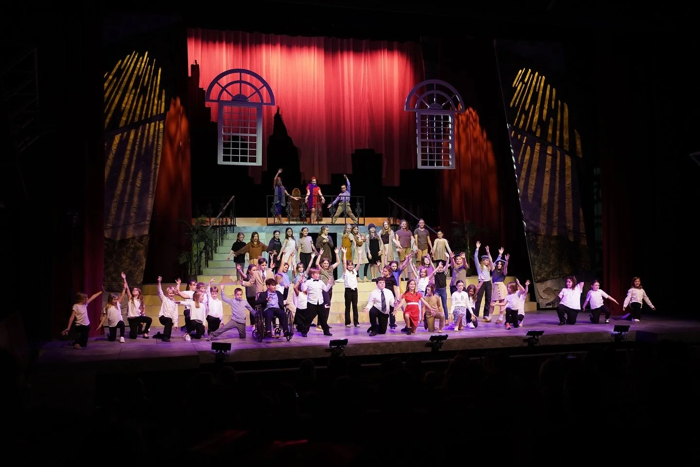 This past week, we had 106 elementary school campers join us for Annie Kids with LUTC! Putting on a show in a week is no easy task, but these kids were rockstars! This week, we have 100+ middle schoolers joining us for Uncut Series Jr. with showcases