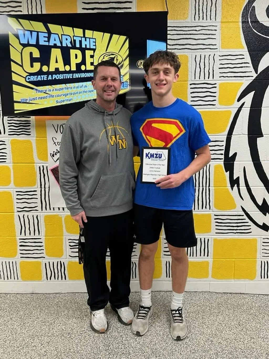 Big shoutout to @jonny.hampton10  for being @kmzu1007 offensive player of the year 💪 

Super proud of you 🏈