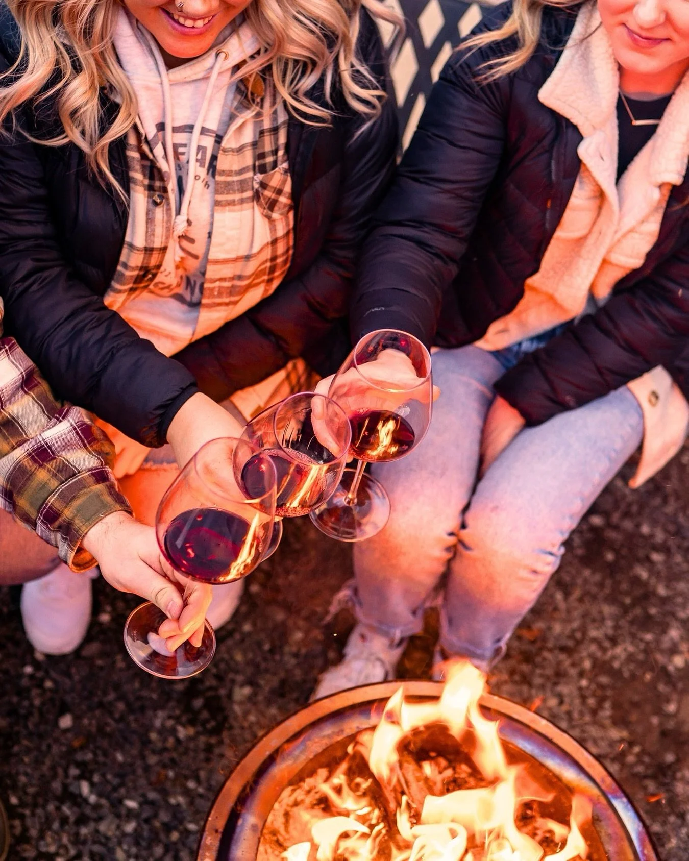 October is officially Come On Over Month at Valo.
The season’s shifting, the wines are open, and our tasting rooms are the perfect place to slow down and settle in. Whether you’re a longtime club member or visiting for the first time, th