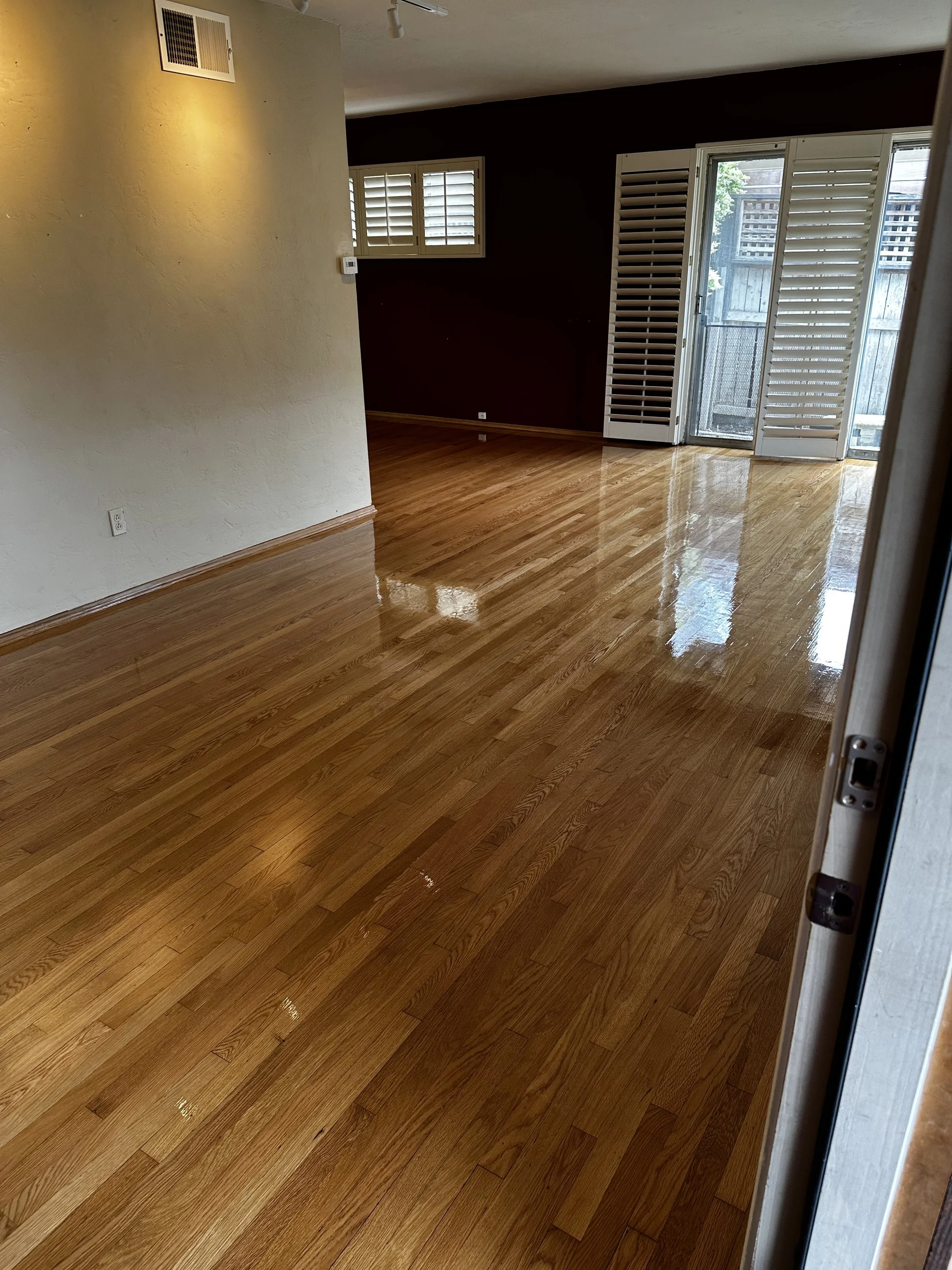 An image of Red Oak Hardwood Refinish