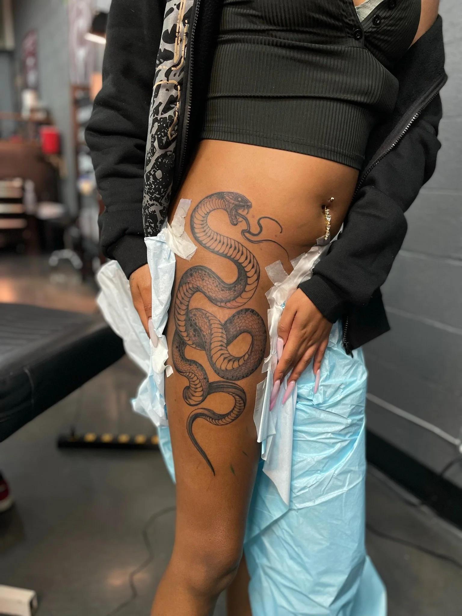 big tattoo in woman's leg
