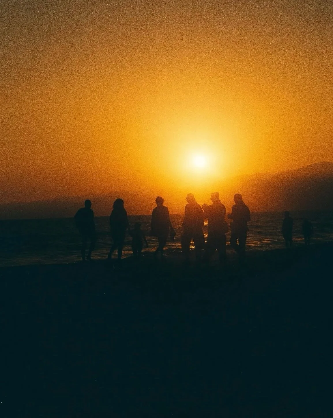 Golden hour on #Kodakgold200 🎞️🌅
#35mm processed in house! 🧪
🎞️ @kodakprofessional #gold200
📸 @quelreve