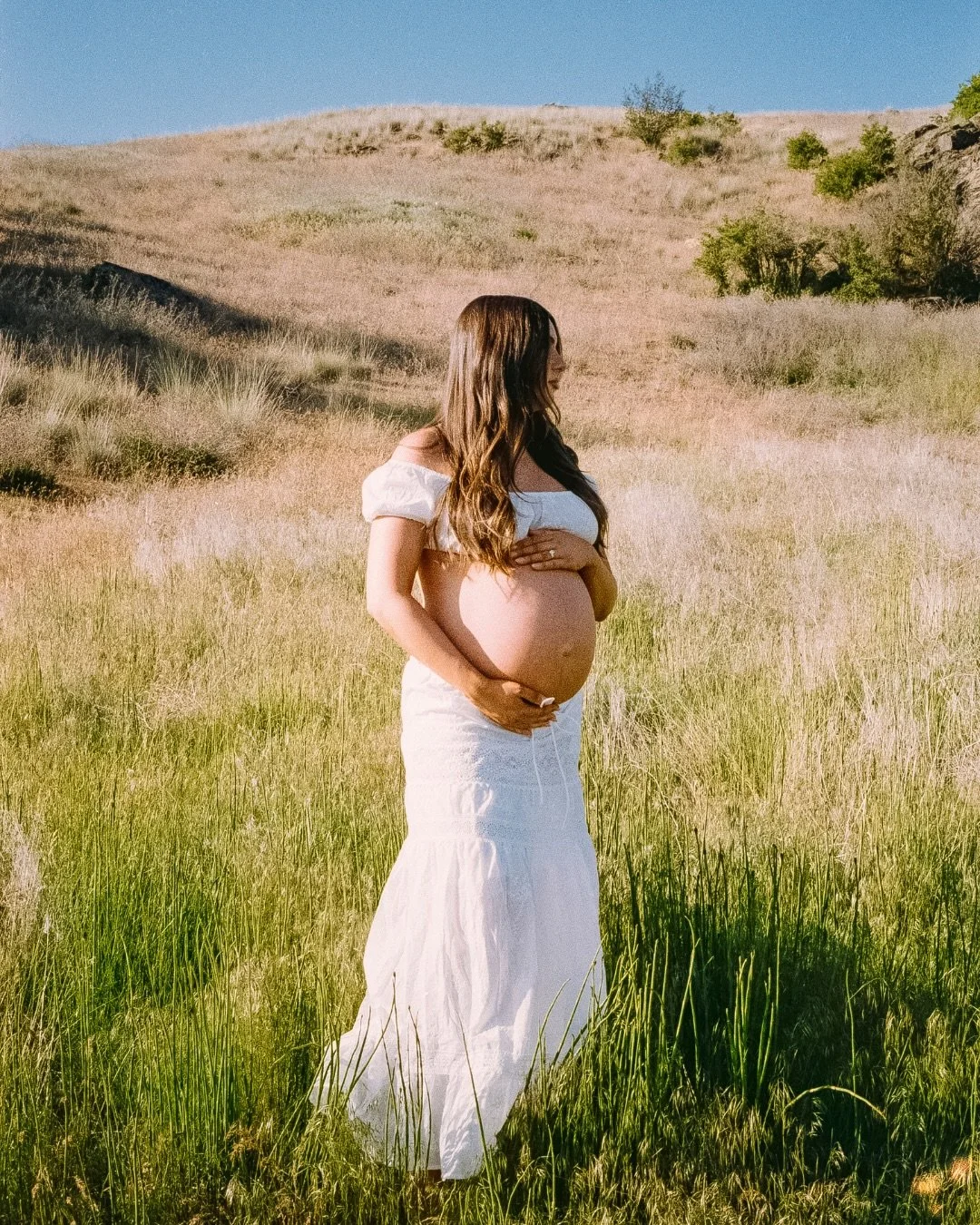 The sweetest maternity pics🎞️

Processed in house!🧪
📸 @film_moods 

#filmlab #filmprocessing #filmdeveloping #shootfilm #35mmfilm
