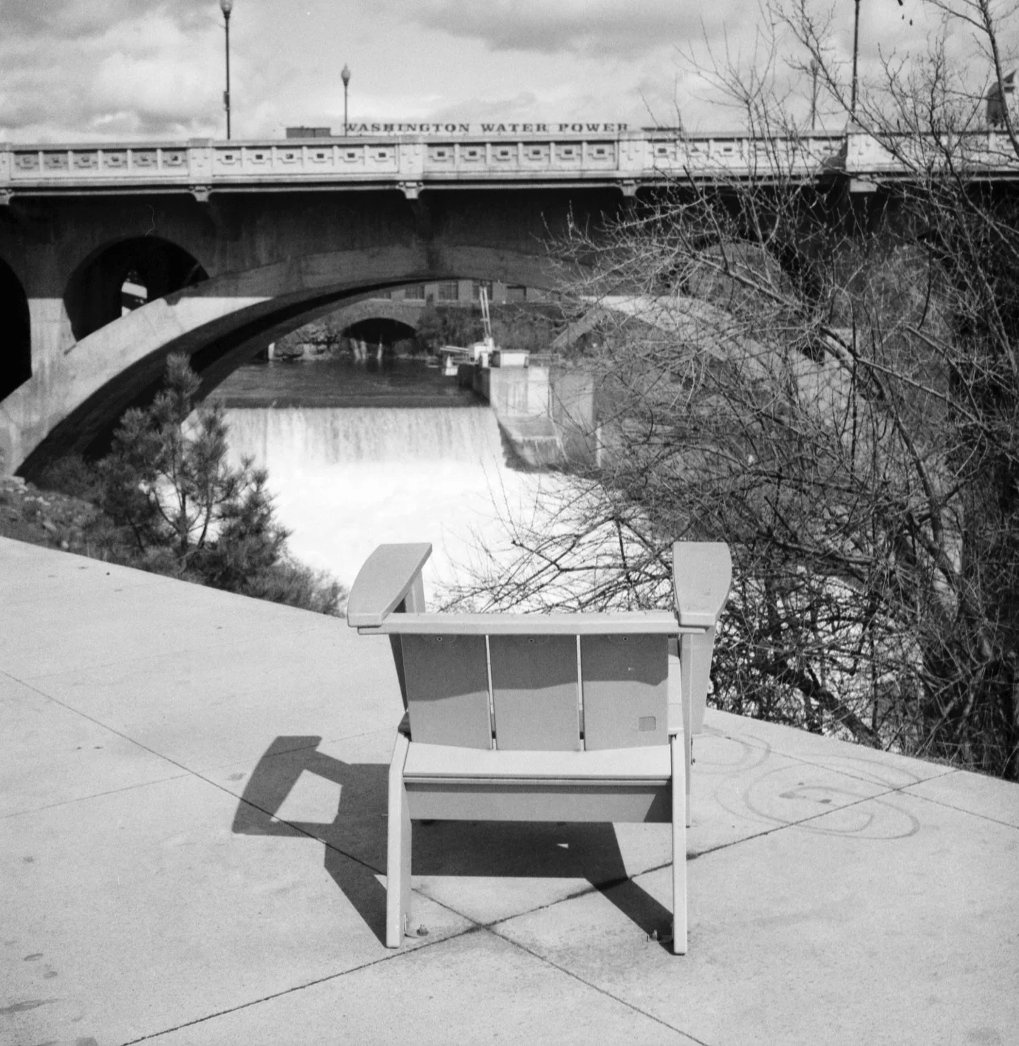 Saved a chair for you.

Processed in-house!🧪
📸 Brian Jinishlan
🎞️ Ilford 400 B&amp;W

#filmlab #filmprocessing #filmdeveloping #spokanefilm #35mmfilm