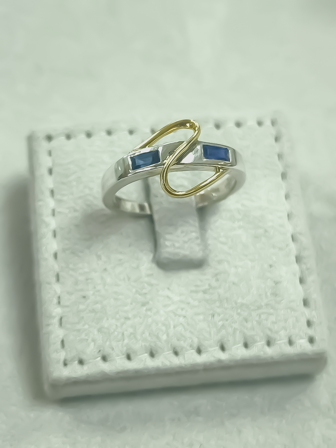 Azure Depths Sapphire ring.png
